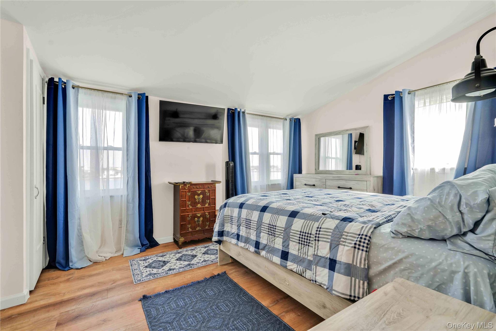 Single Family Bayview  Queens, NY 11422, MLS-898405-30