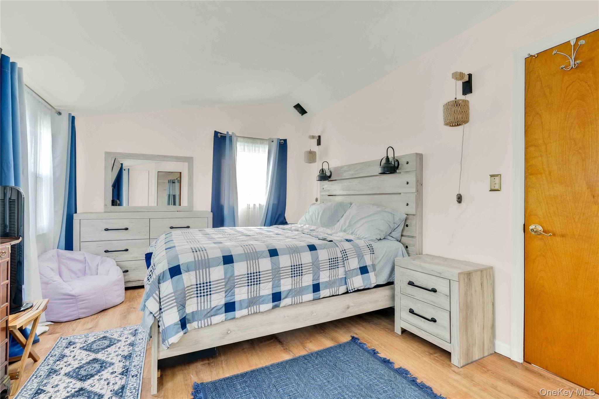 Single Family Bayview  Queens, NY 11422, MLS-898405-31