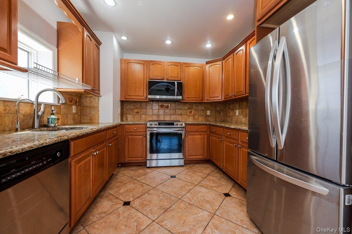 Single Family Hering  Bronx, NY 10461, MLS-898419-5