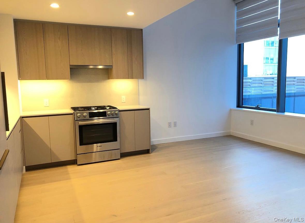 Condo Court Square West  Queens, NY 11101, MLS-898473-10