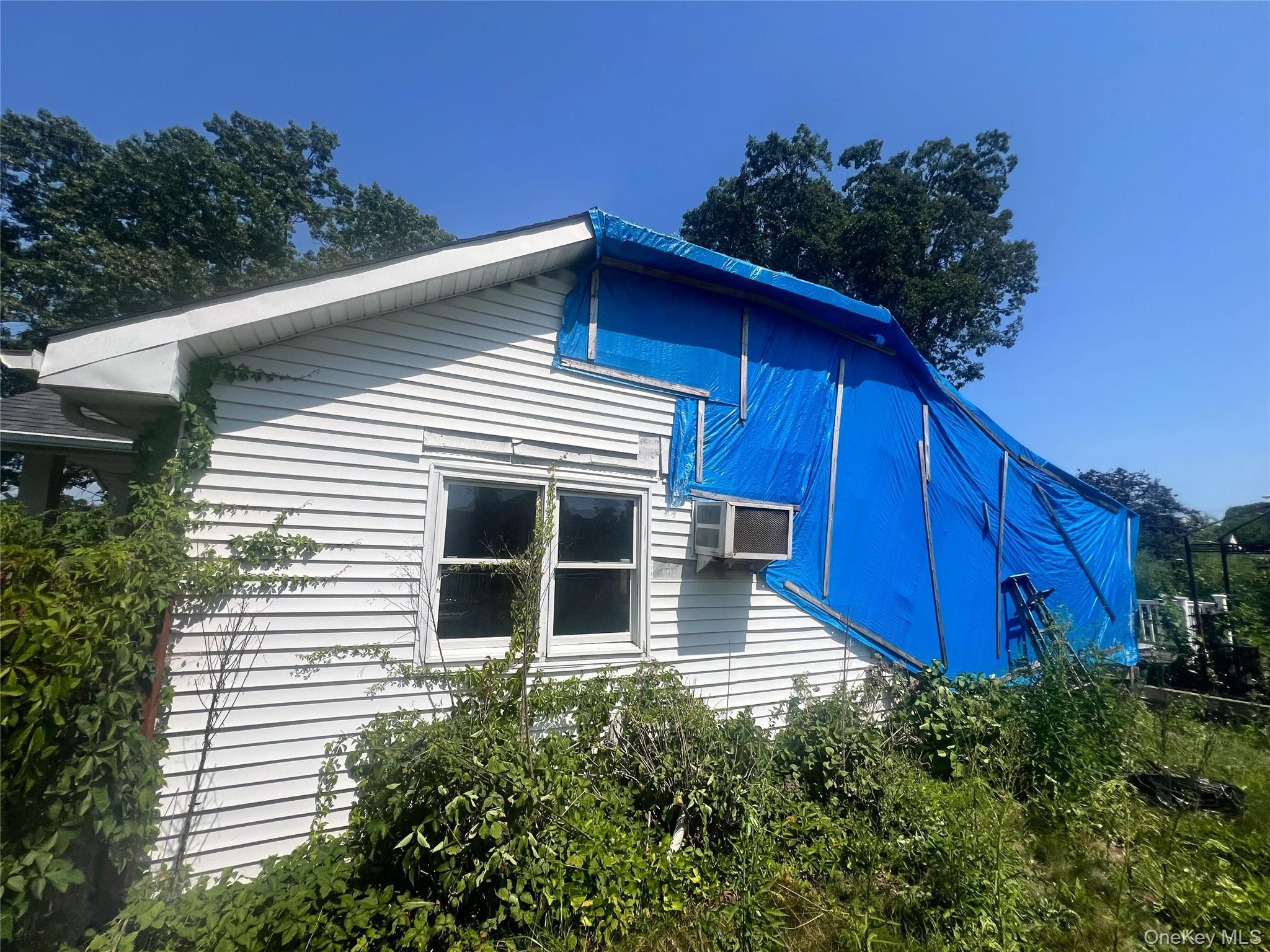 Single Family Lakeview  Suffolk County, NY 11779, MLS-898500-2