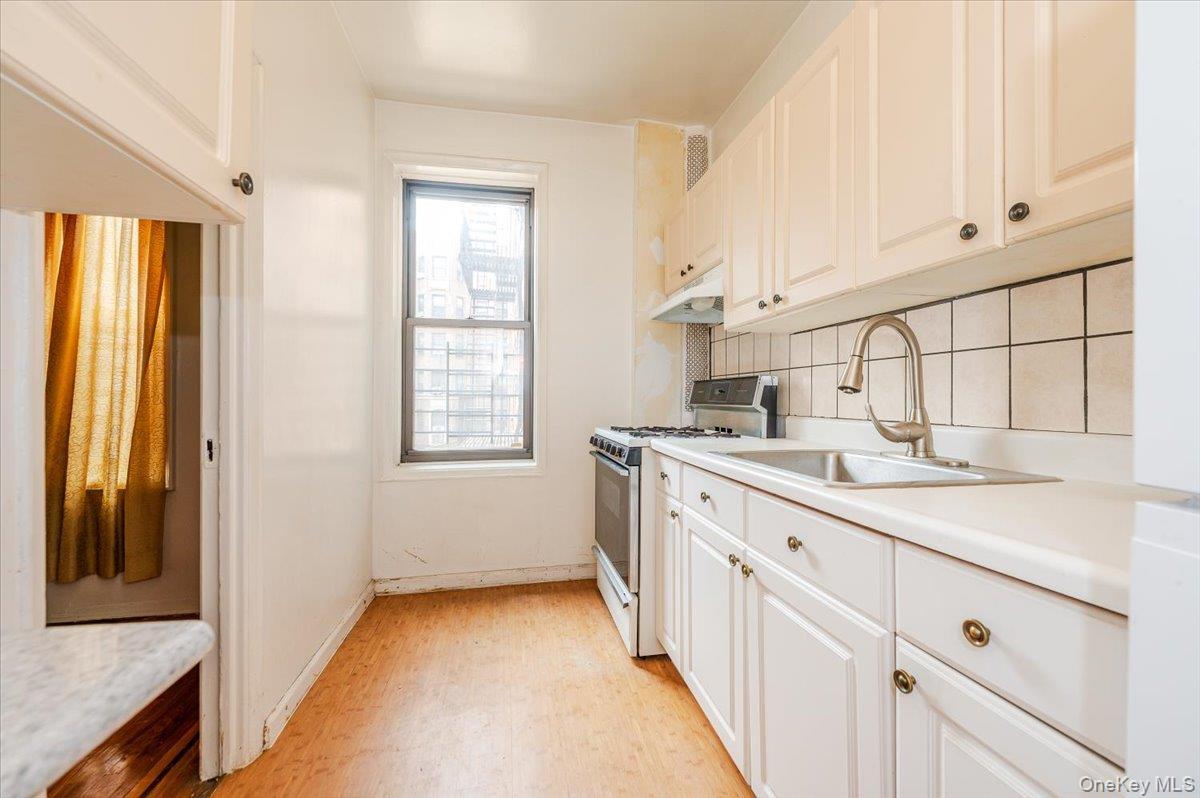 Coop Brady Bronx, NY 10462, MLS-898512-8
