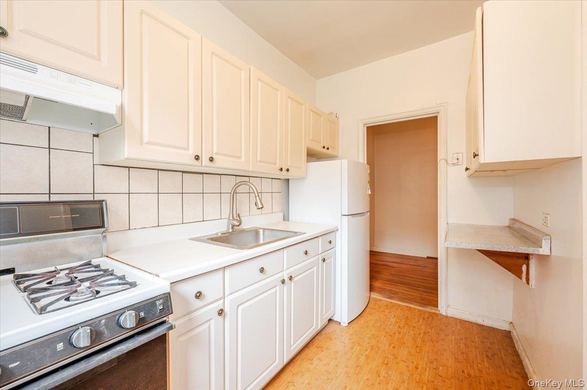 Coop Brady Bronx, NY 10462, MLS-898512-9