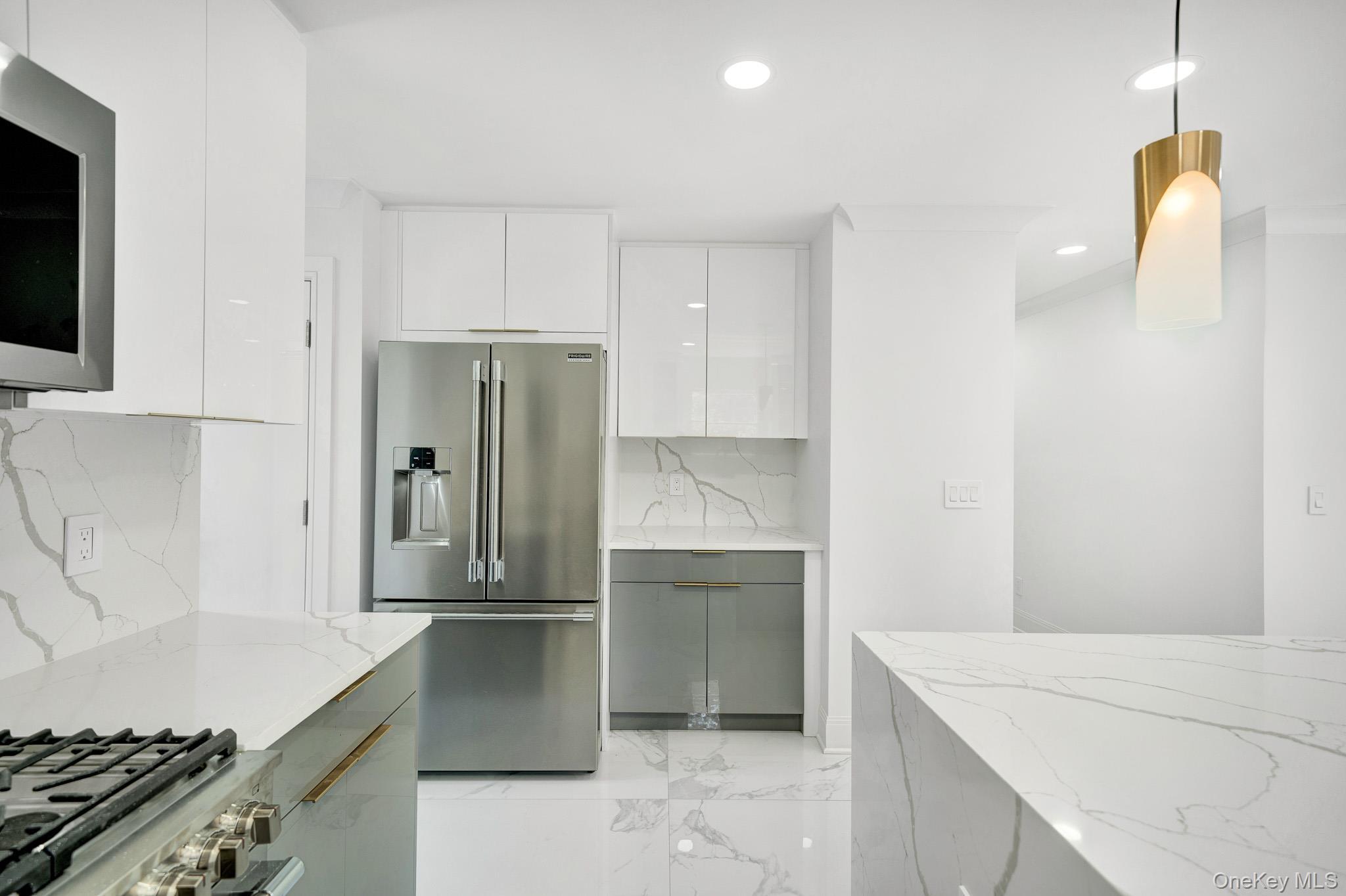 Single Family Oak  Suffolk County, NY 11746, MLS-898518-10