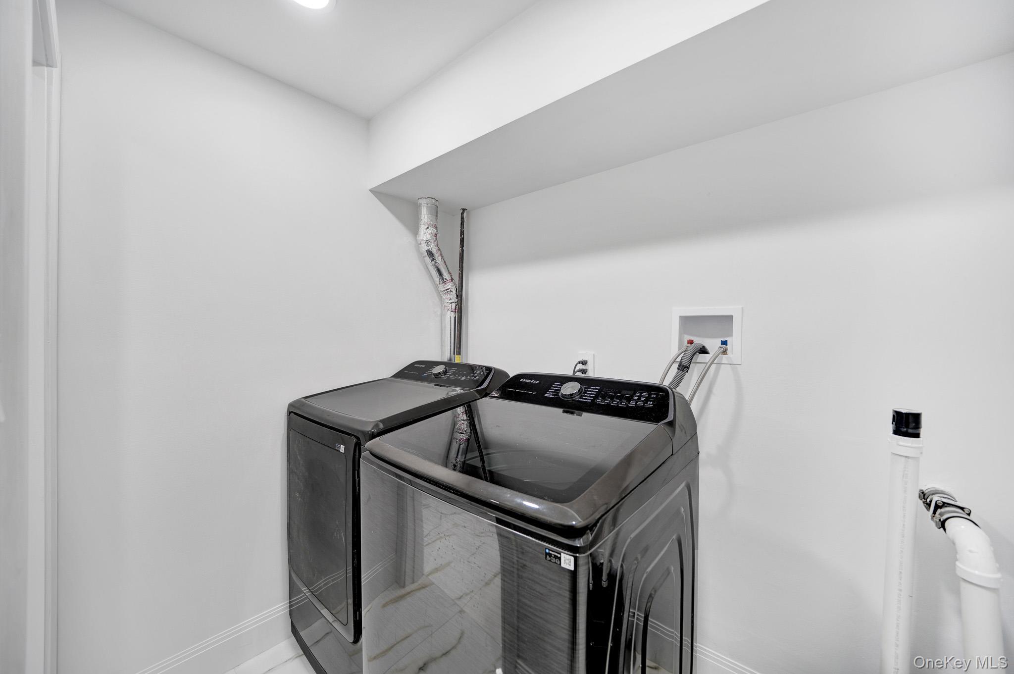 Single Family Oak  Suffolk County, NY 11746, MLS-898518-18