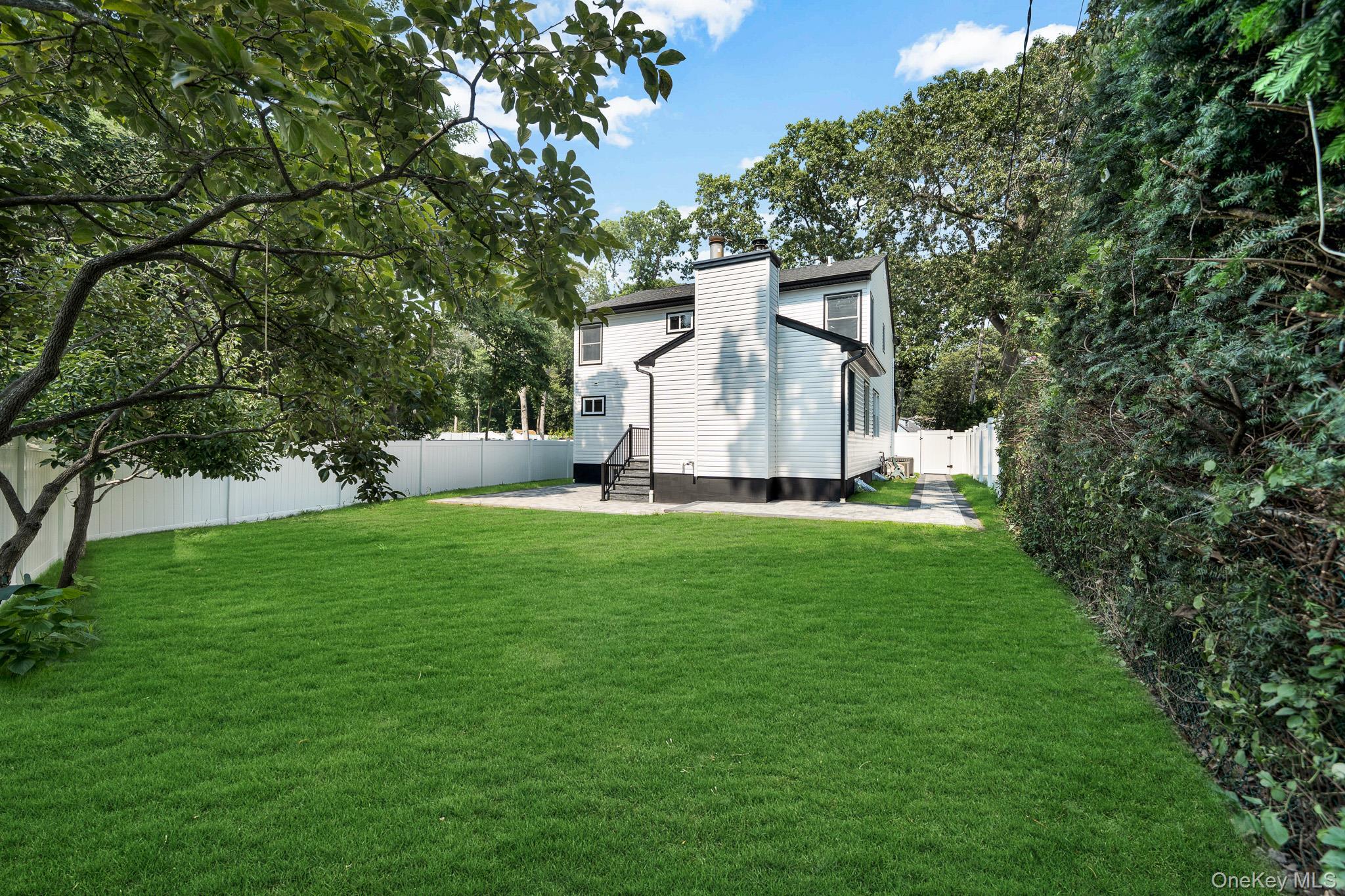 Single Family Oak  Suffolk County, NY 11746, MLS-898518-29