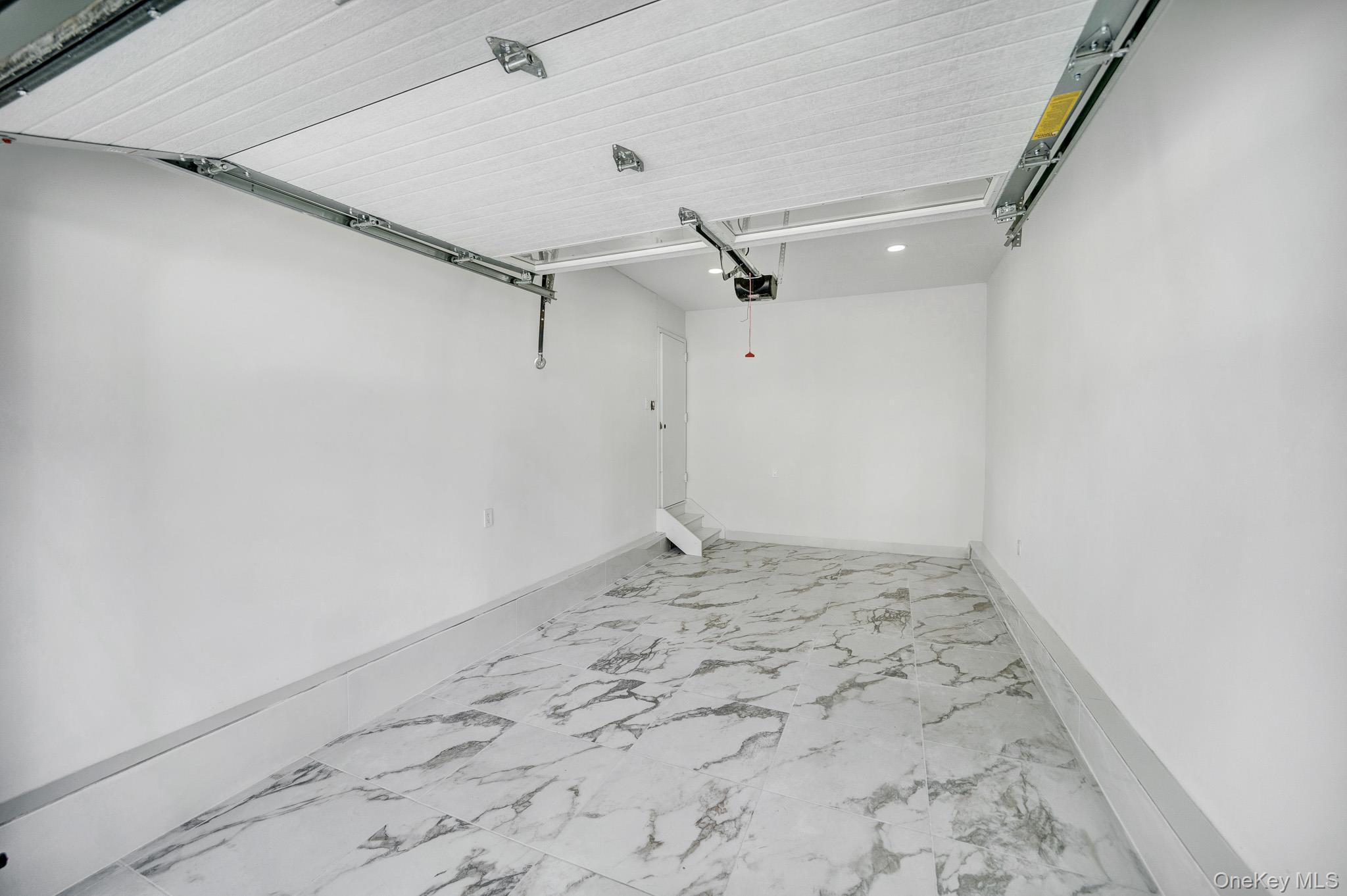 Single Family Oak  Suffolk County, NY 11746, MLS-898518-32