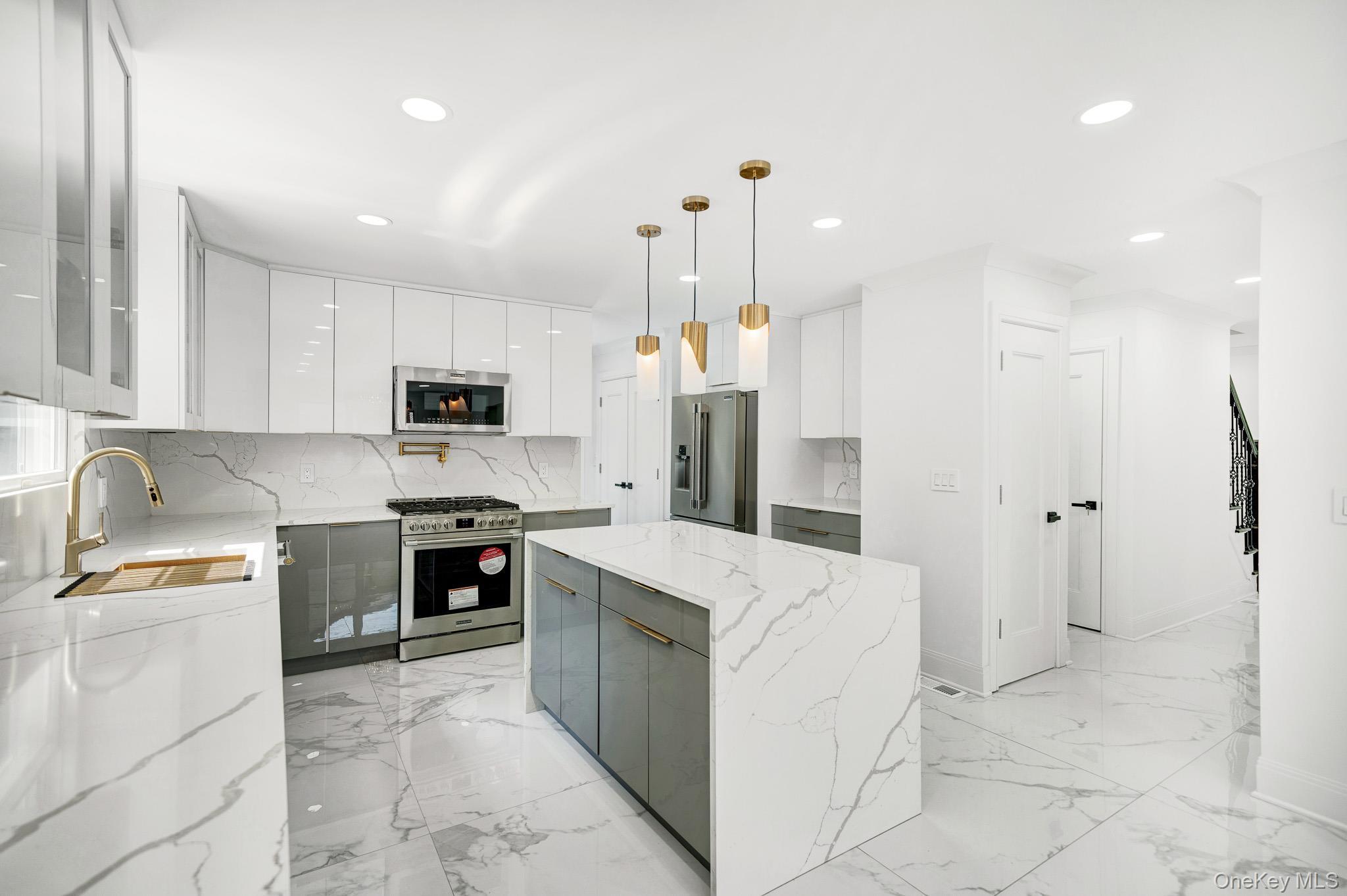 Single Family Oak  Suffolk County, NY 11746, MLS-898518-9