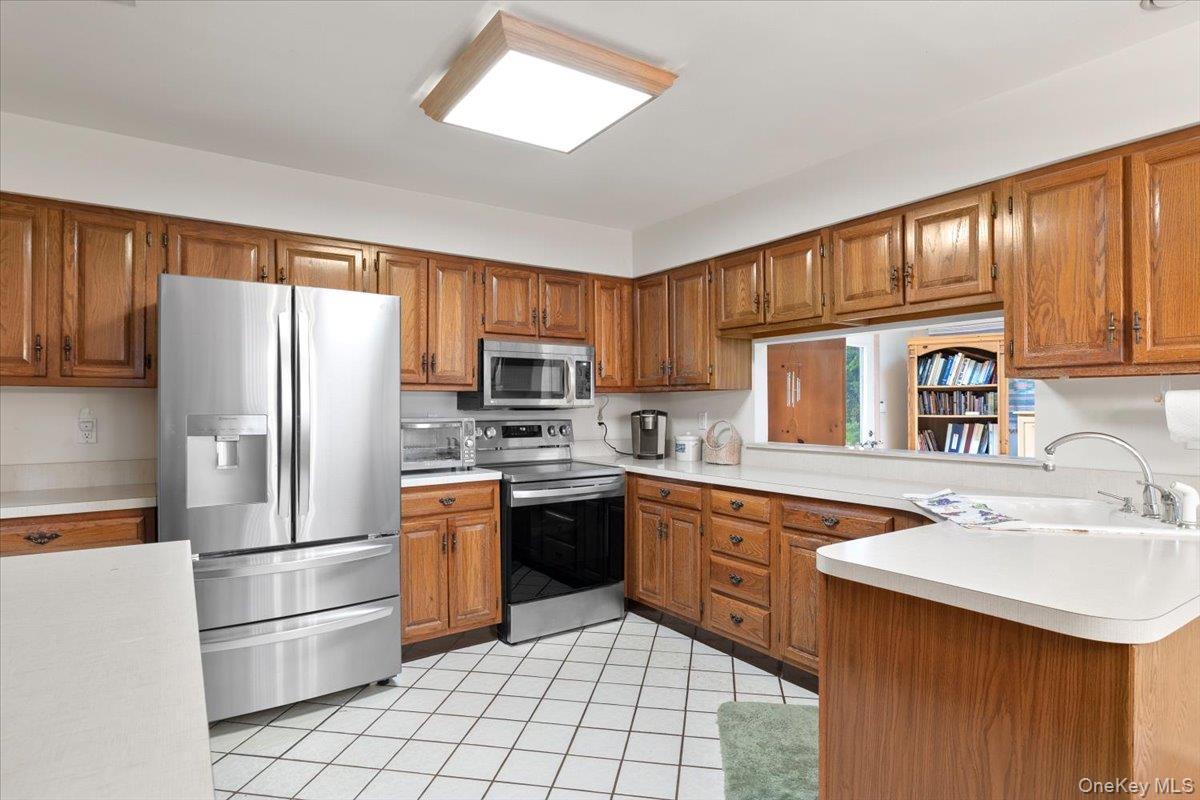 Single Family Kohr  Suffolk County, NY 11754, MLS-898546-8