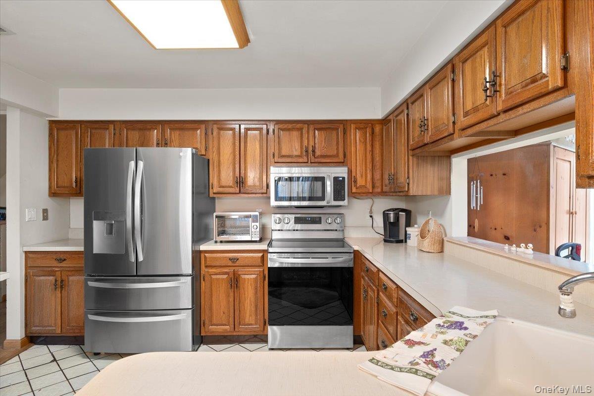 Single Family Kohr  Suffolk County, NY 11754, MLS-898546-9