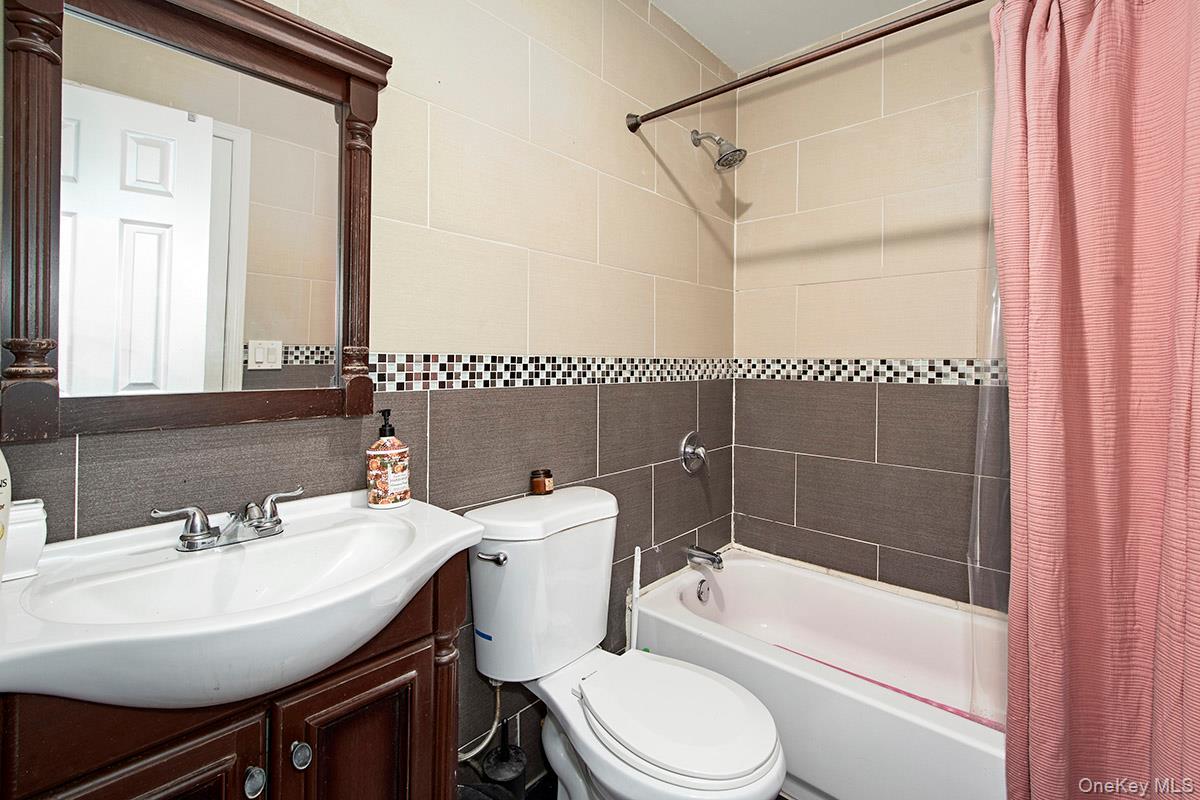 Single Family 229th  Bronx, NY 10466, MLS-898585-12