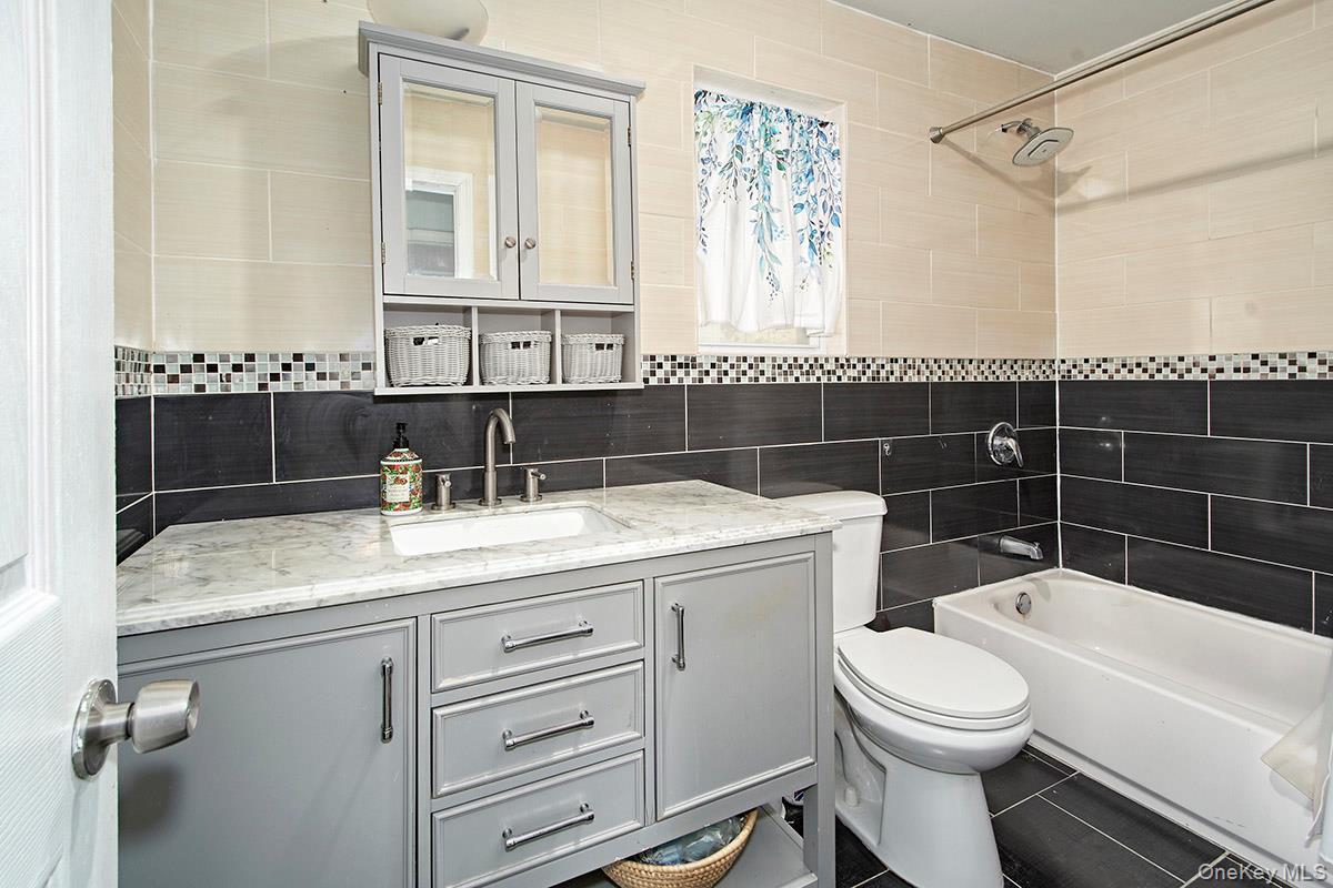 Single Family 229th  Bronx, NY 10466, MLS-898585-15