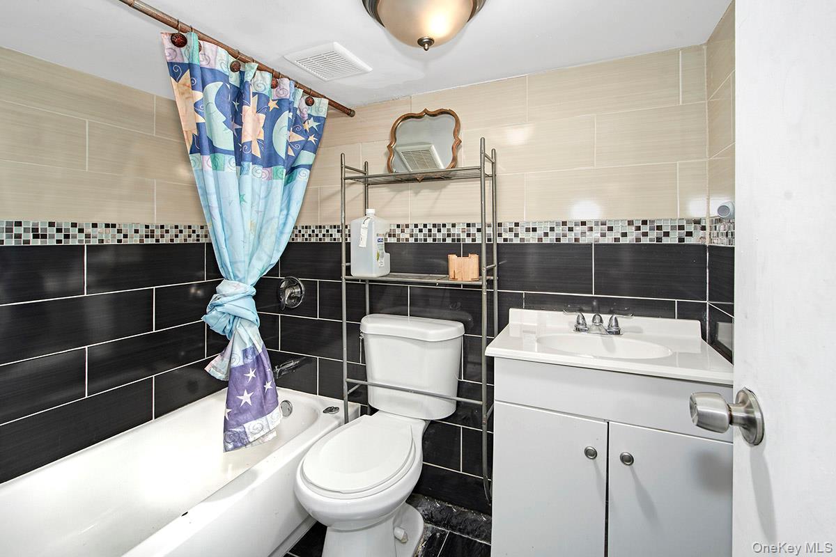 Single Family 229th  Bronx, NY 10466, MLS-898585-20