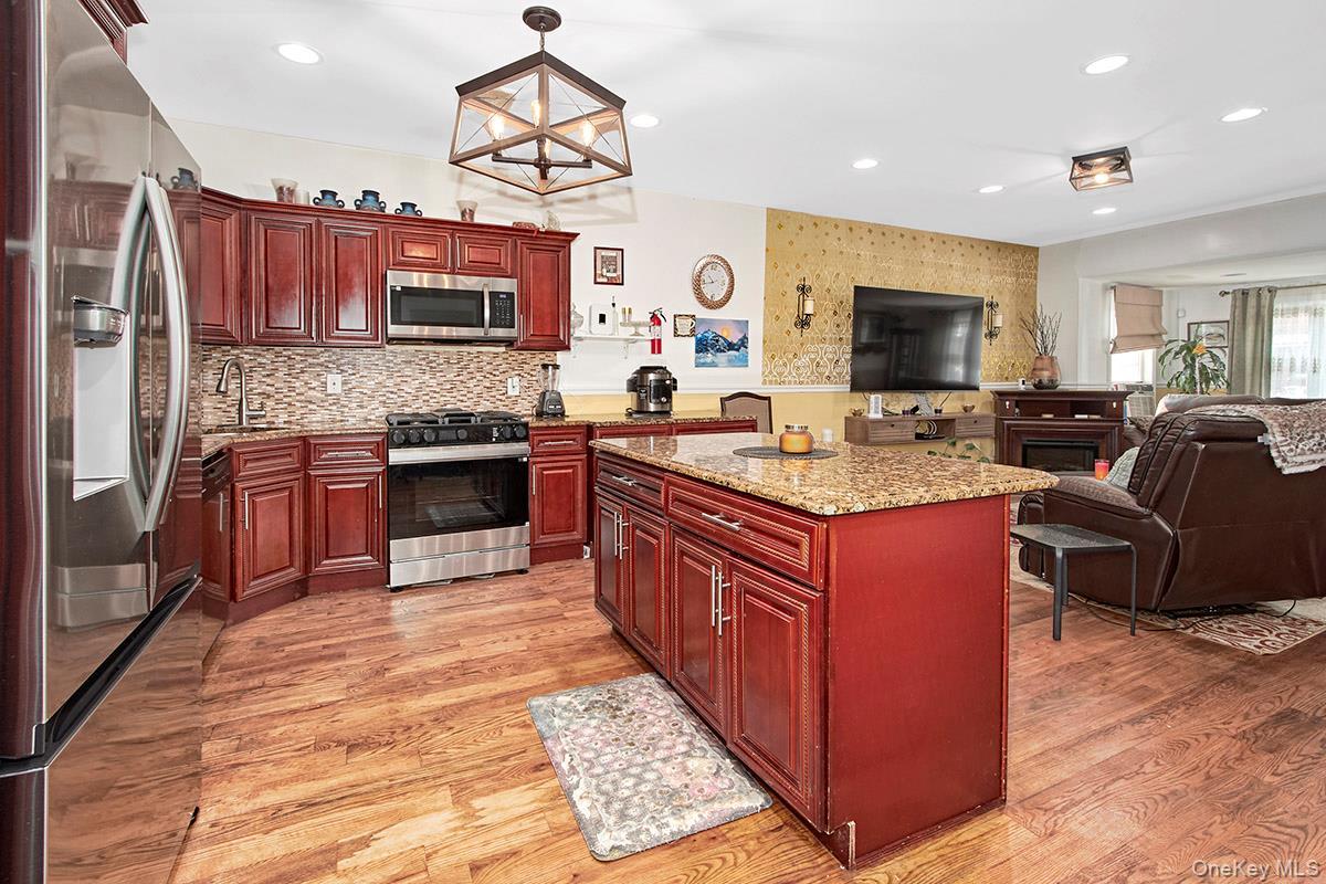 Single Family 229th  Bronx, NY 10466, MLS-898585-8