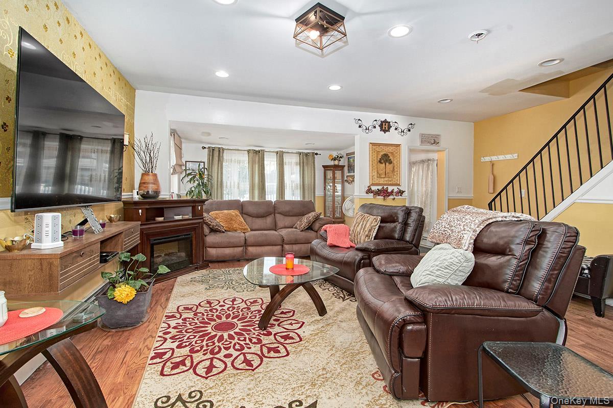 Single Family 229th  Bronx, NY 10466, MLS-898585-9