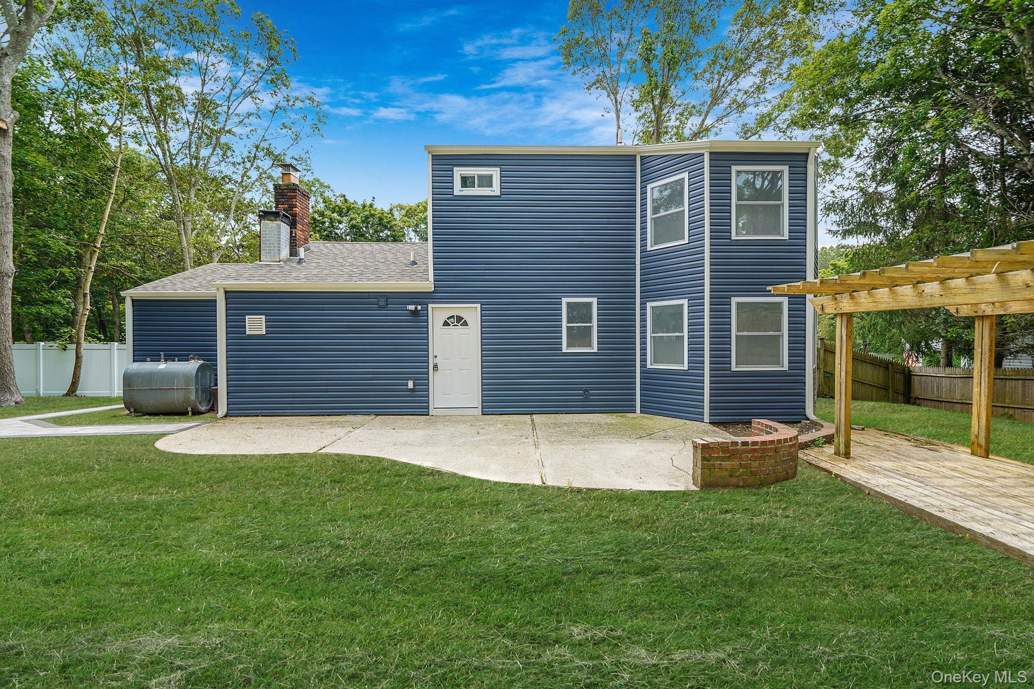 Single Family Bellaire Suffolk County, NY 11961, MLS-898602-29