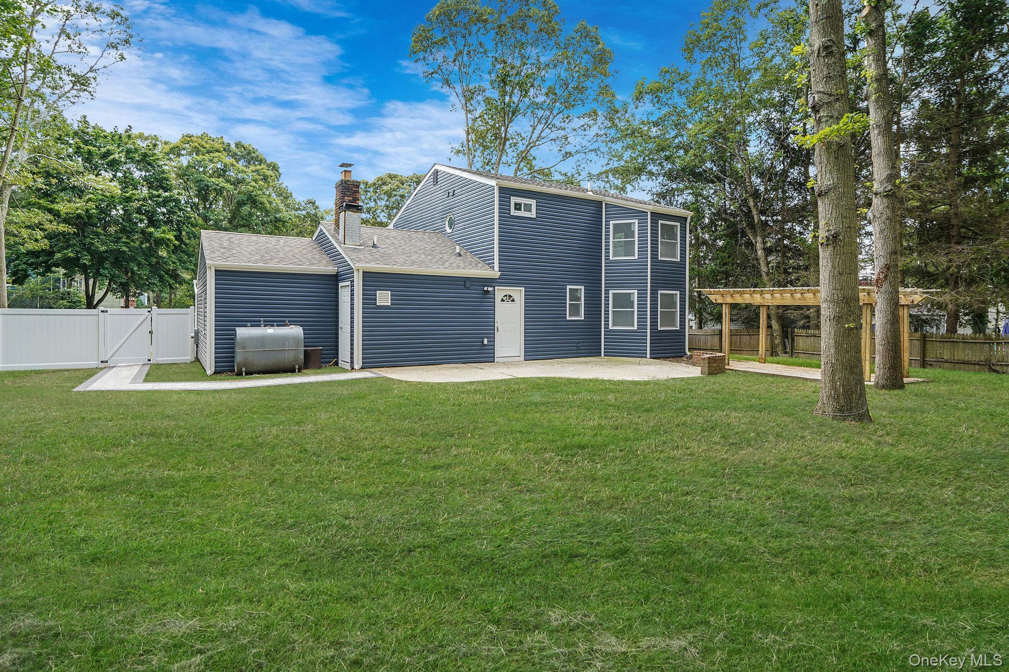 Single Family Bellaire Suffolk County, NY 11961, MLS-898602-33