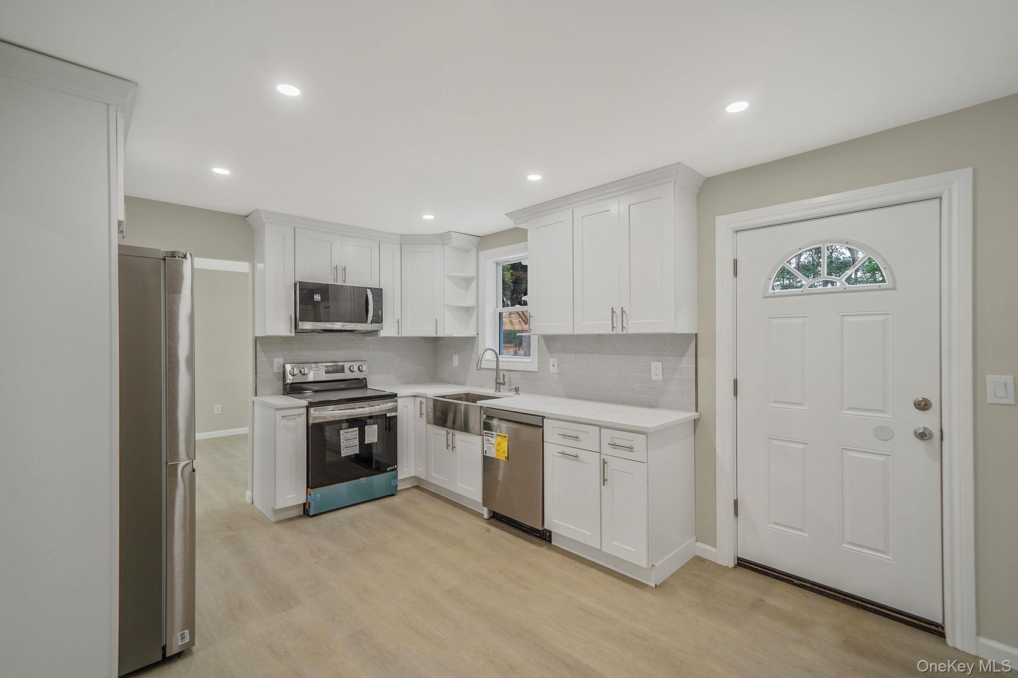 Single Family Bellaire Suffolk County, NY 11961, MLS-898602-4