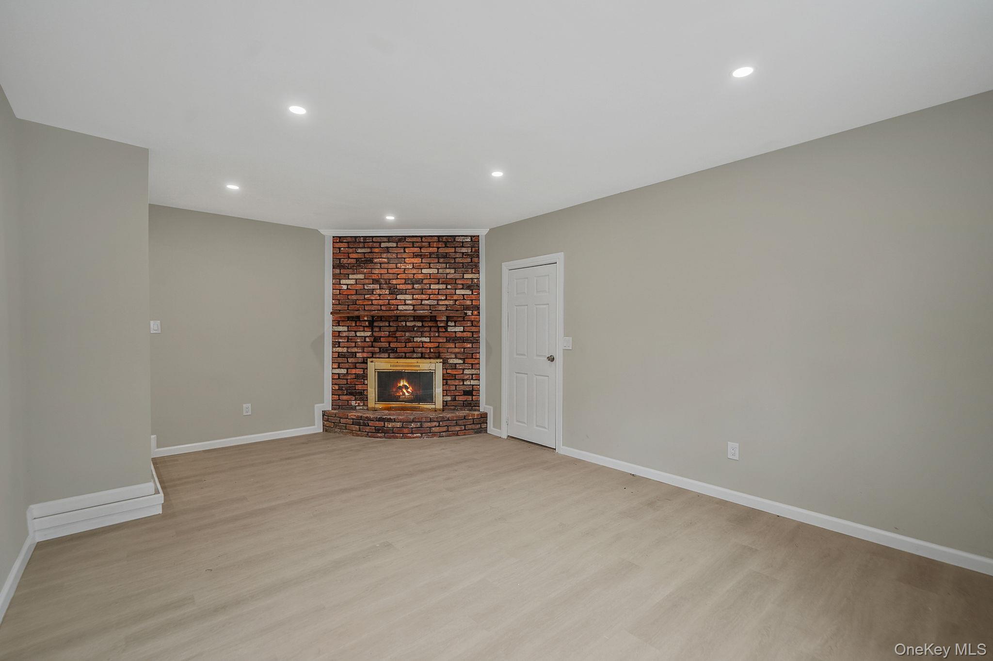 Single Family Bellaire Suffolk County, NY 11961, MLS-898602-6