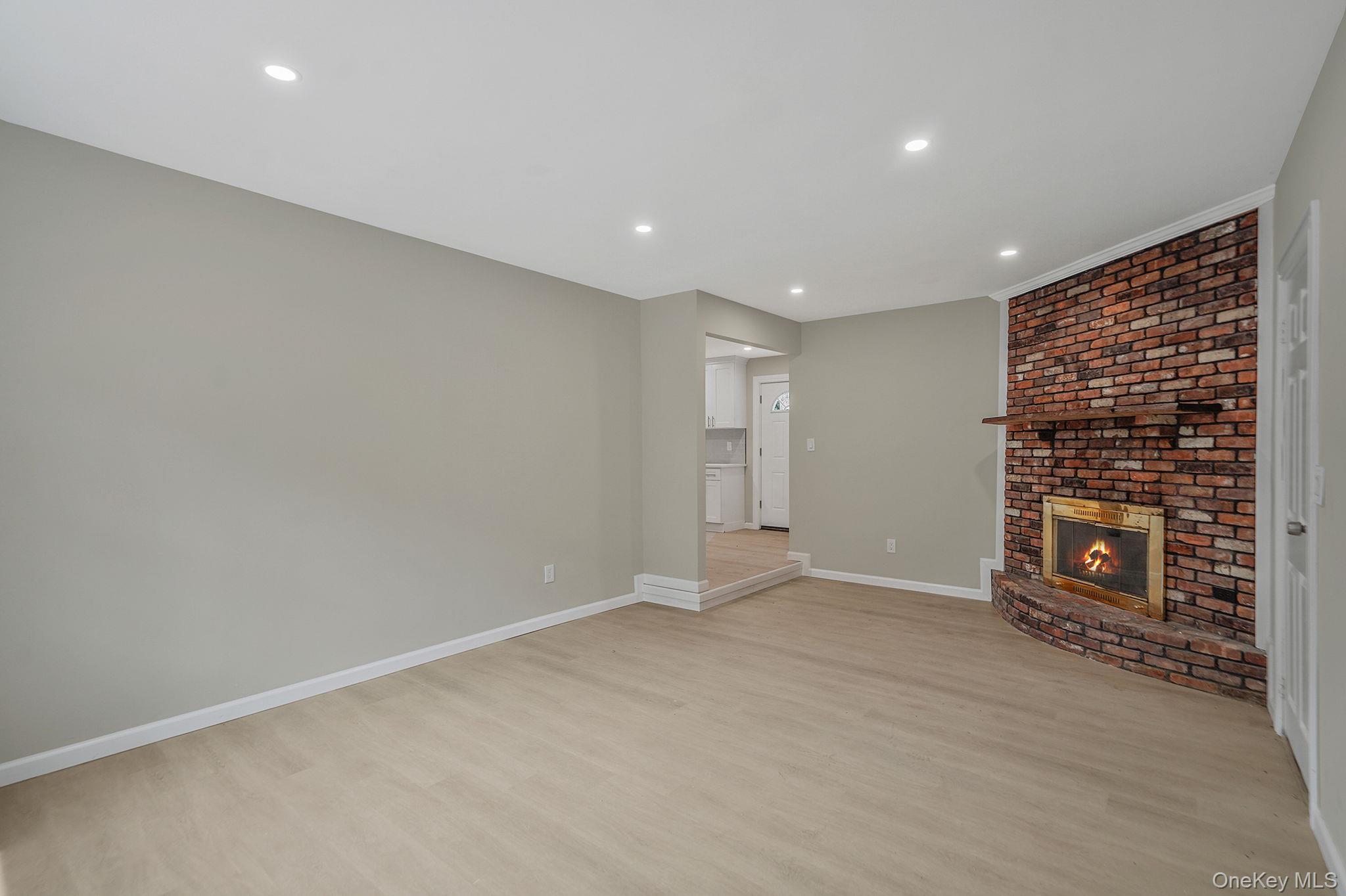 Single Family Bellaire Suffolk County, NY 11961, MLS-898602-7