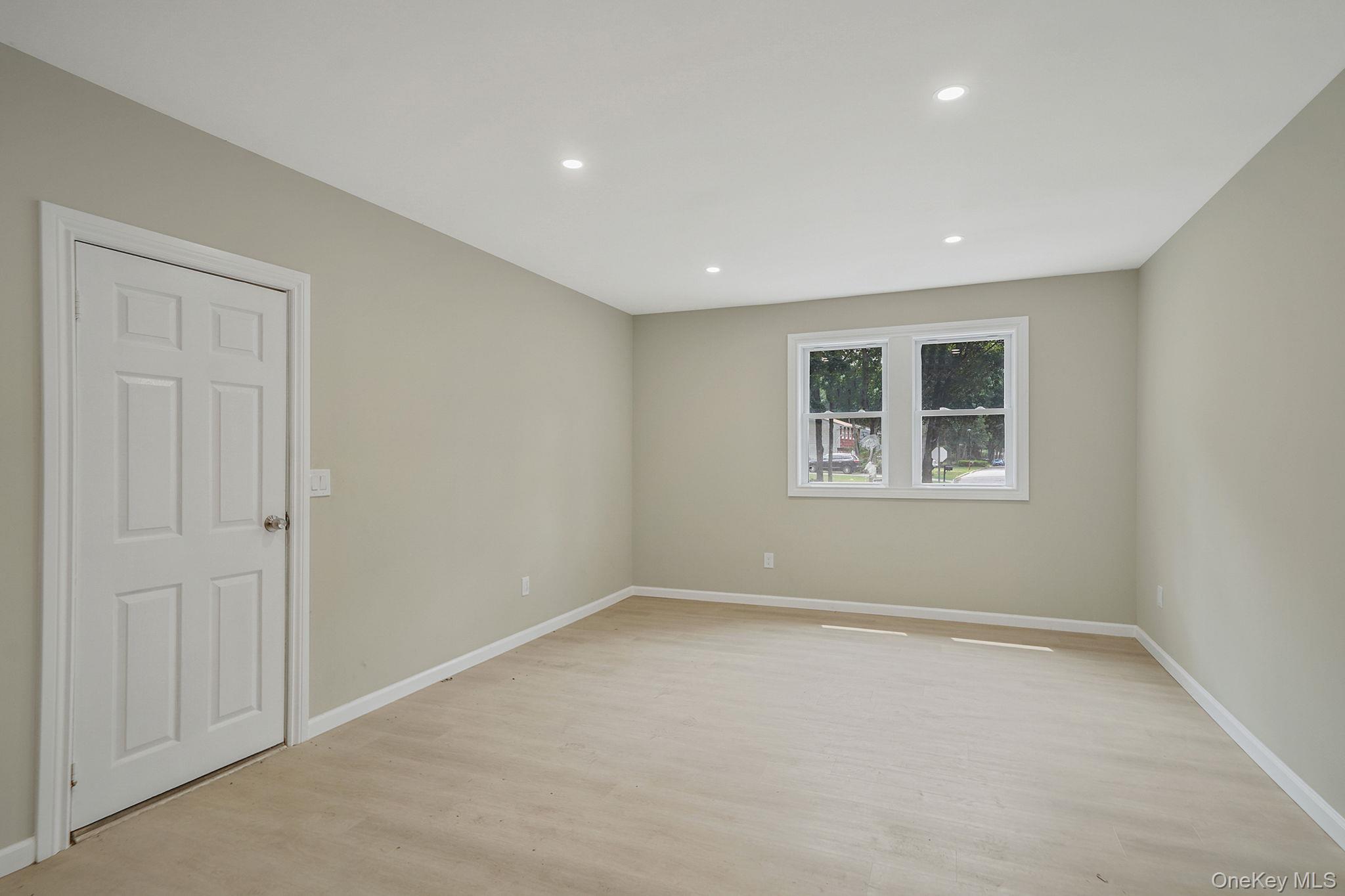 Single Family Bellaire Suffolk County, NY 11961, MLS-898602-8