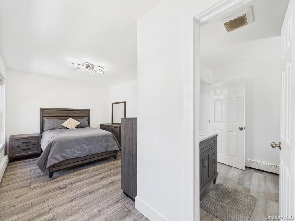 Single Family Commack Suffolk County, NY 11967, MLS-898677-21