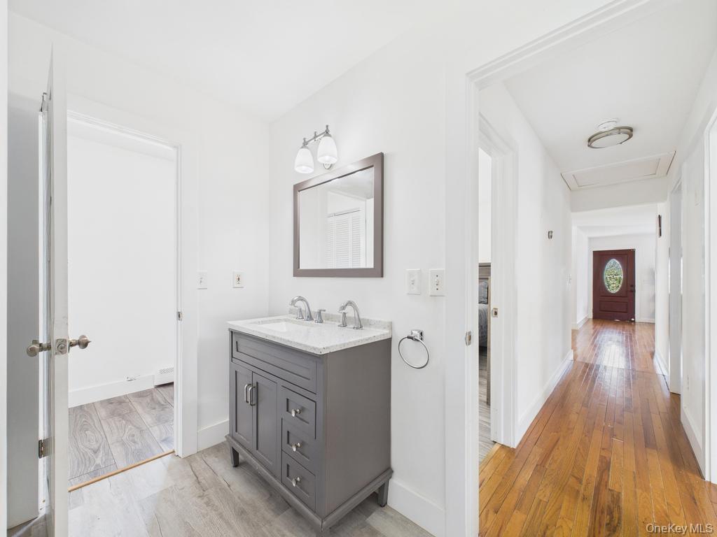 Single Family Commack Suffolk County, NY 11967, MLS-898677-23