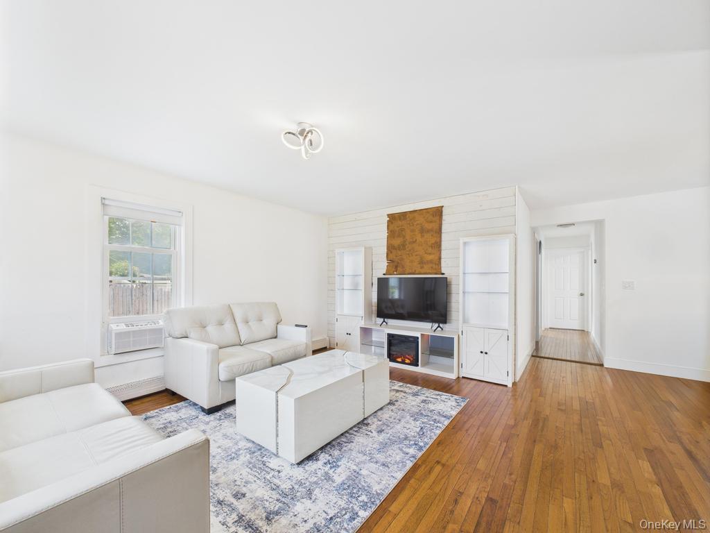 Single Family Commack Suffolk County, NY 11967, MLS-898677-5