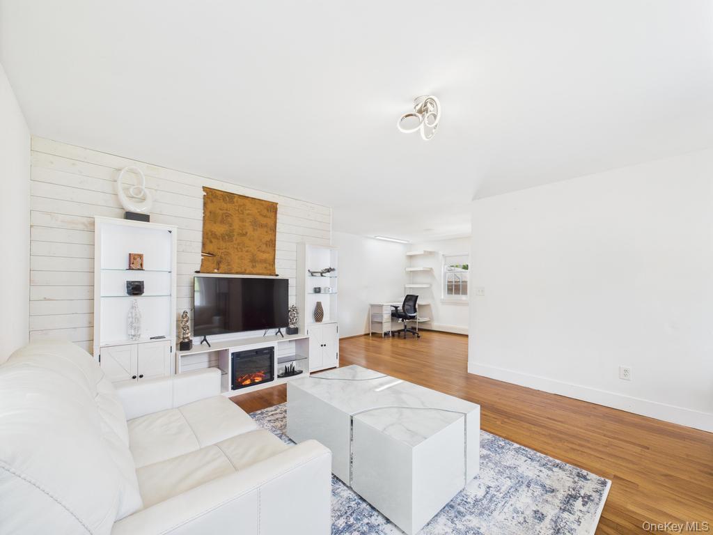 Single Family Commack Suffolk County, NY 11967, MLS-898677-6