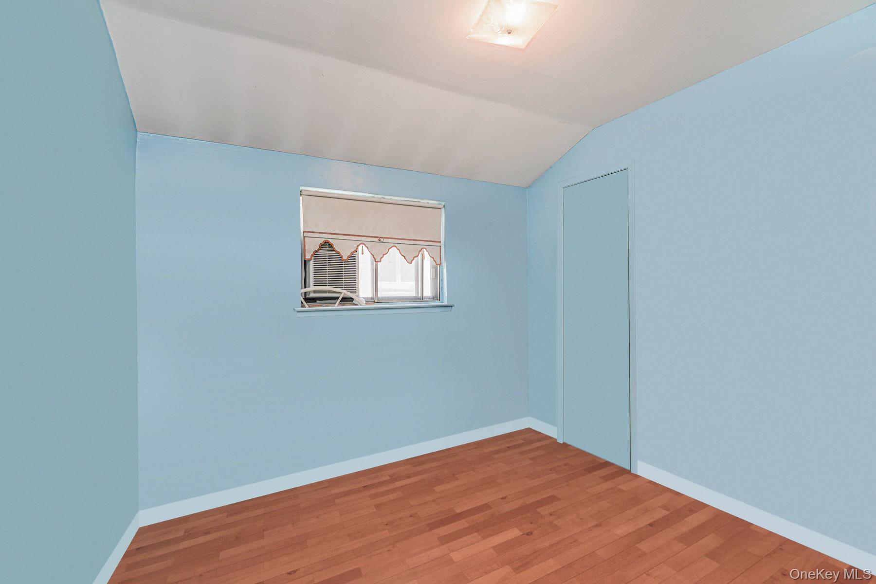 Single Family Middle Loop  Staten Island, NY 10308, MLS-898756-16