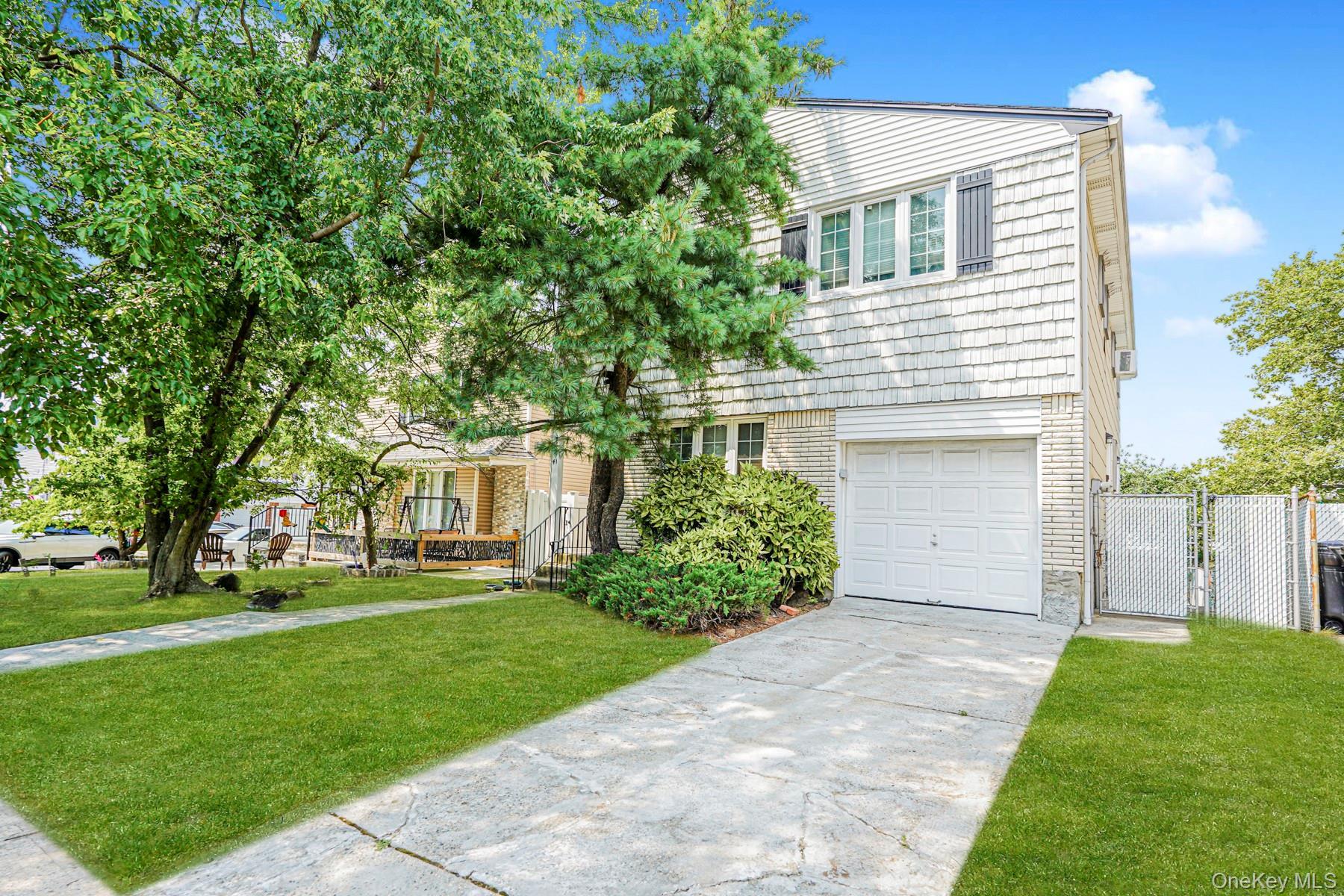 Single Family Middle Loop  Staten Island, NY 10308, MLS-898756-2