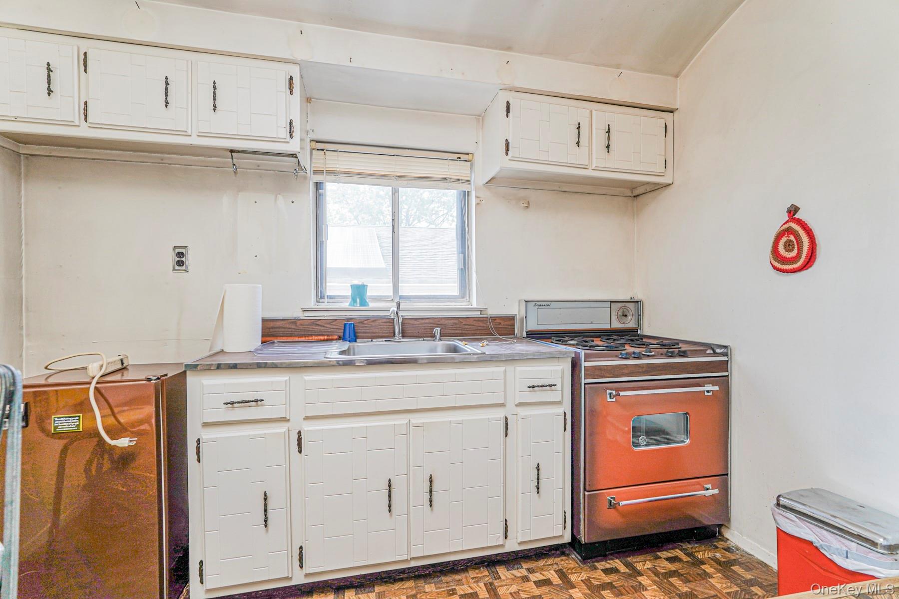 Single Family Middle Loop  Staten Island, NY 10308, MLS-898756-22