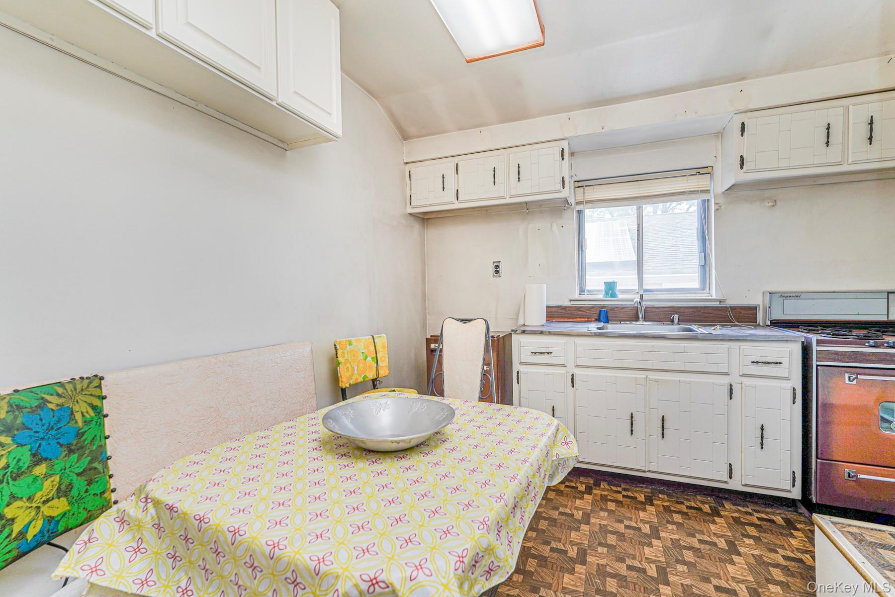 Single Family Middle Loop  Staten Island, NY 10308, MLS-898756-23