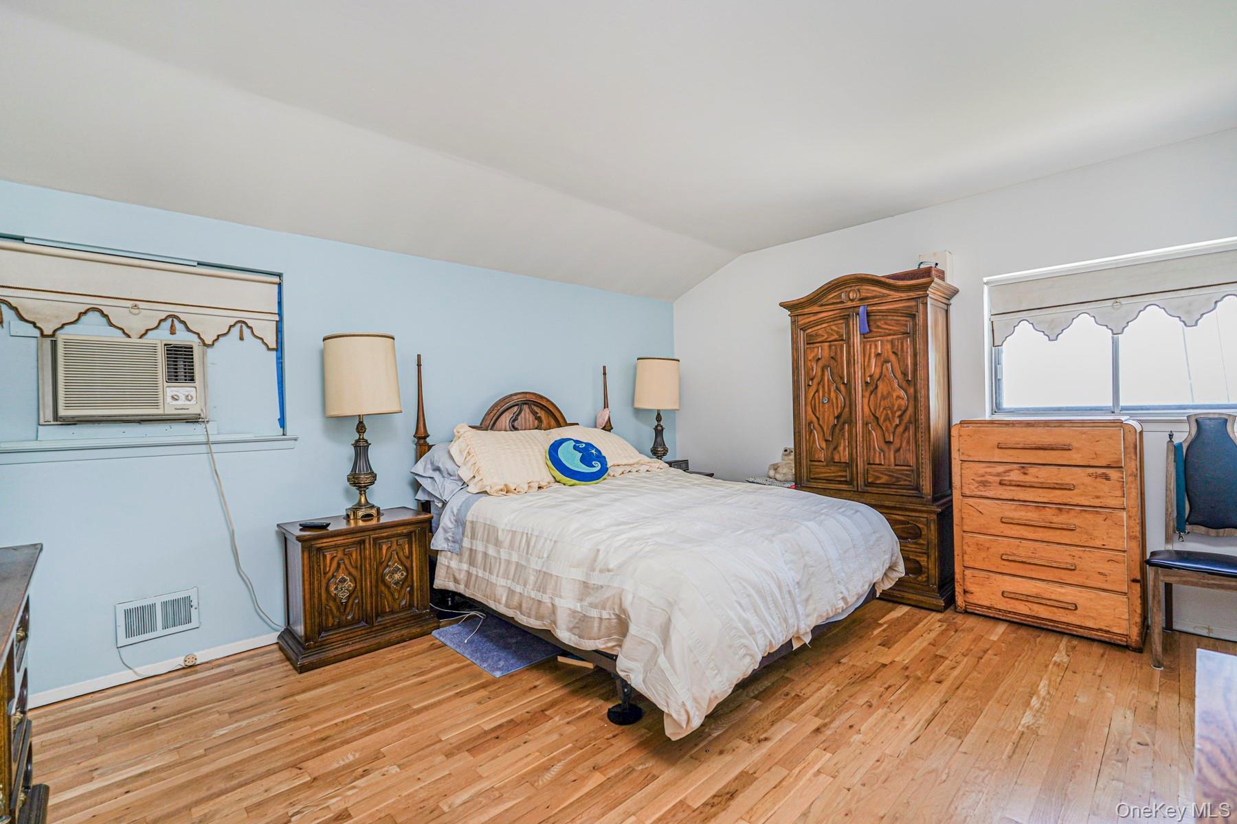 Single Family Middle Loop  Staten Island, NY 10308, MLS-898756-25