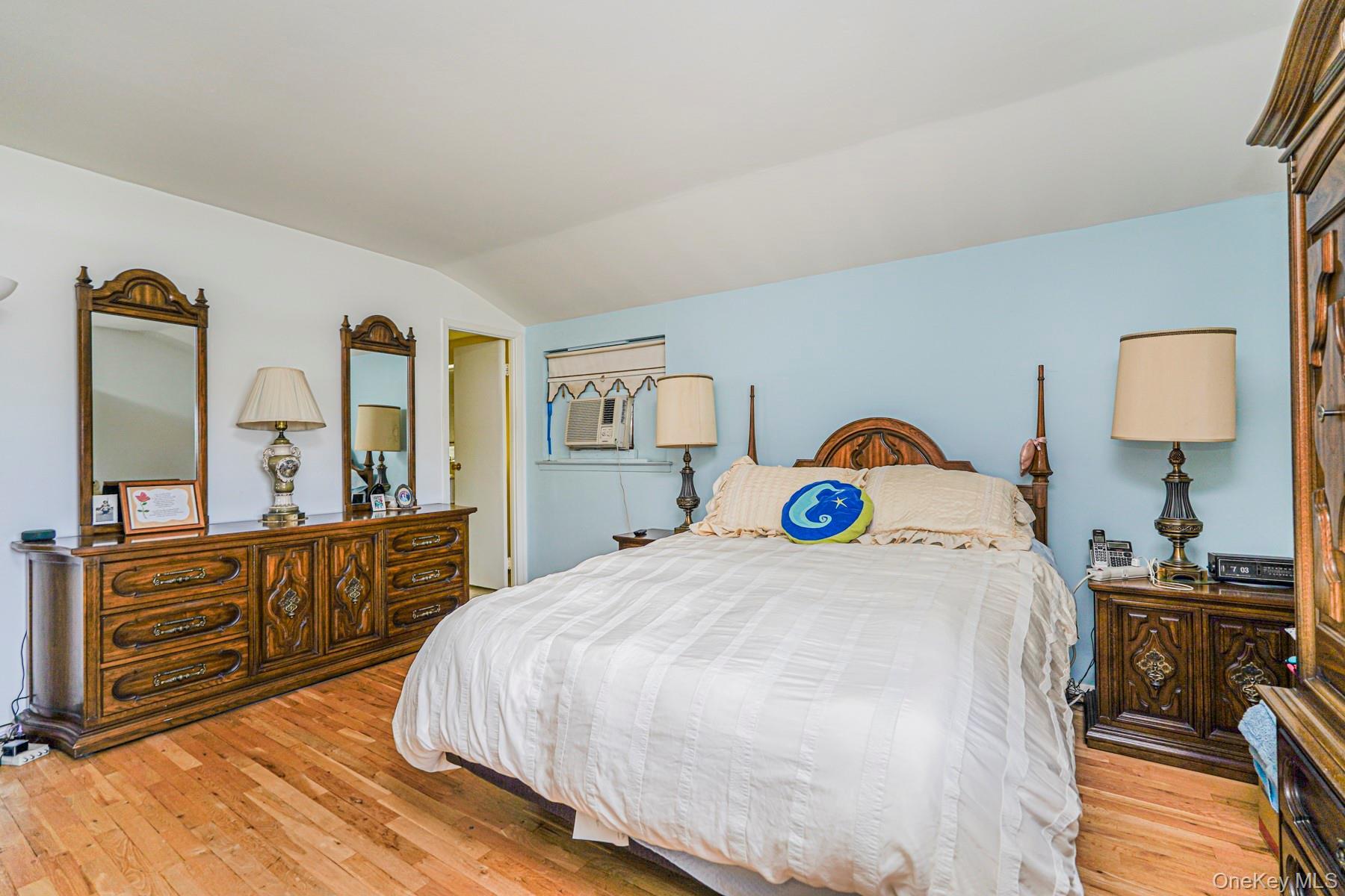 Single Family Middle Loop  Staten Island, NY 10308, MLS-898756-26