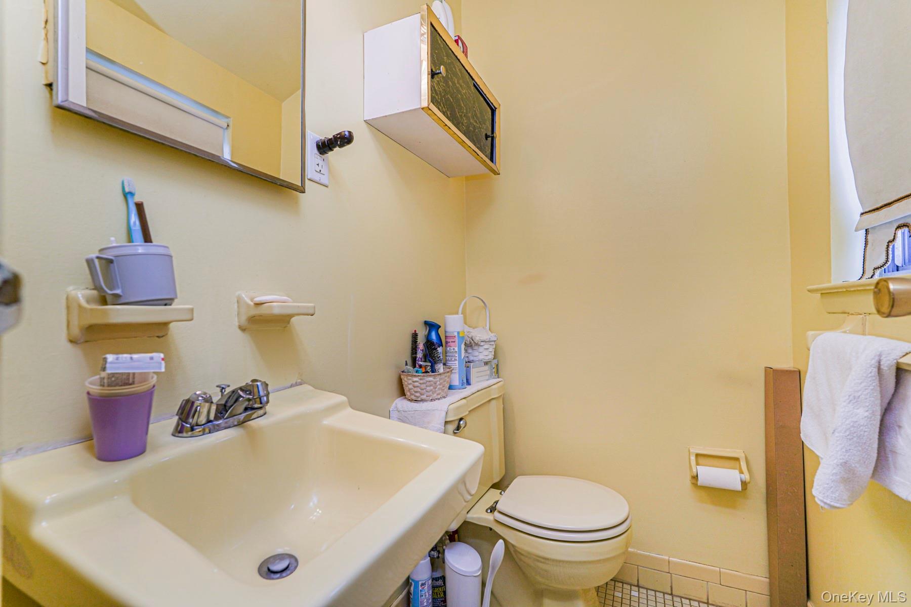Single Family Middle Loop  Staten Island, NY 10308, MLS-898756-27