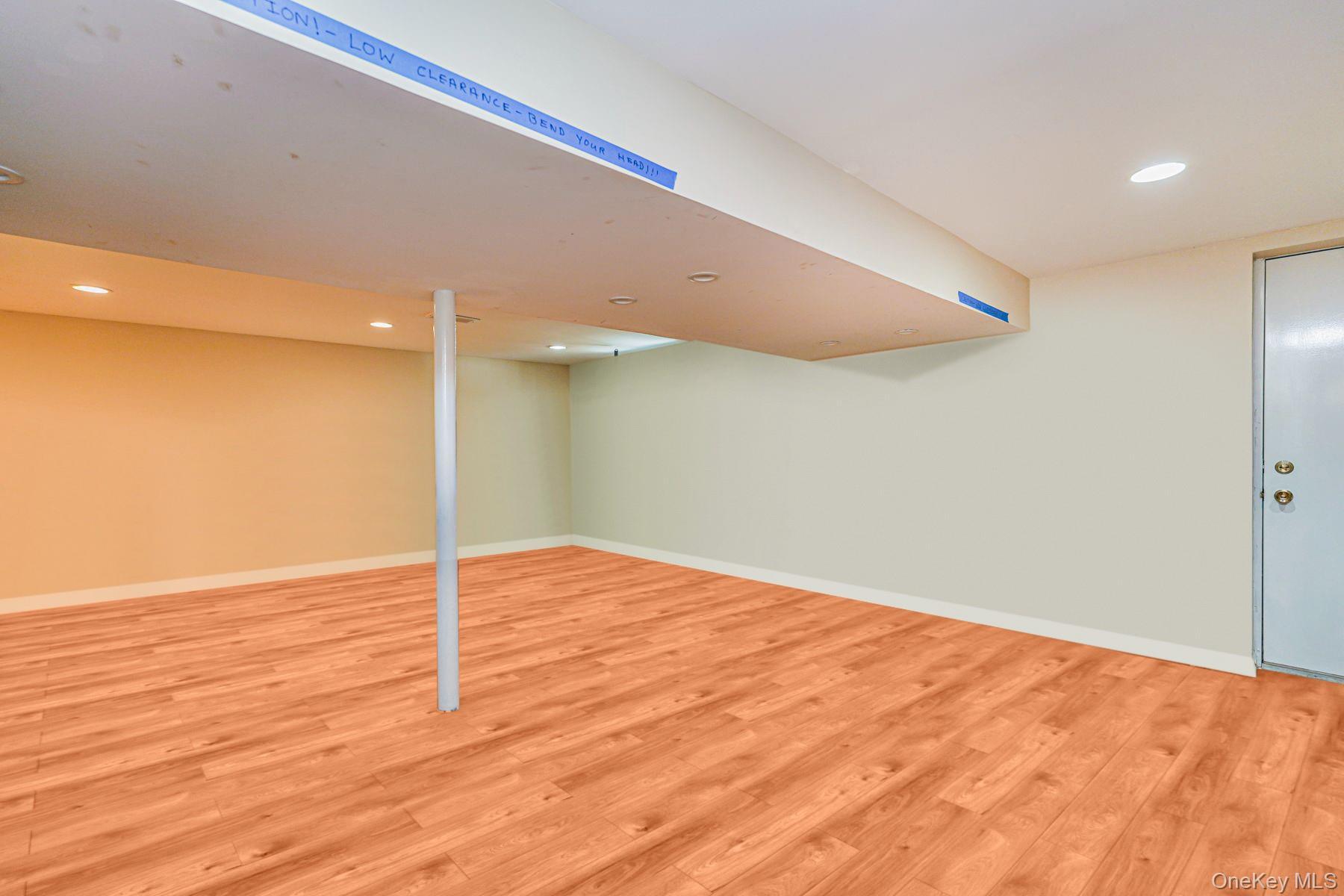 Single Family Middle Loop  Staten Island, NY 10308, MLS-898756-34