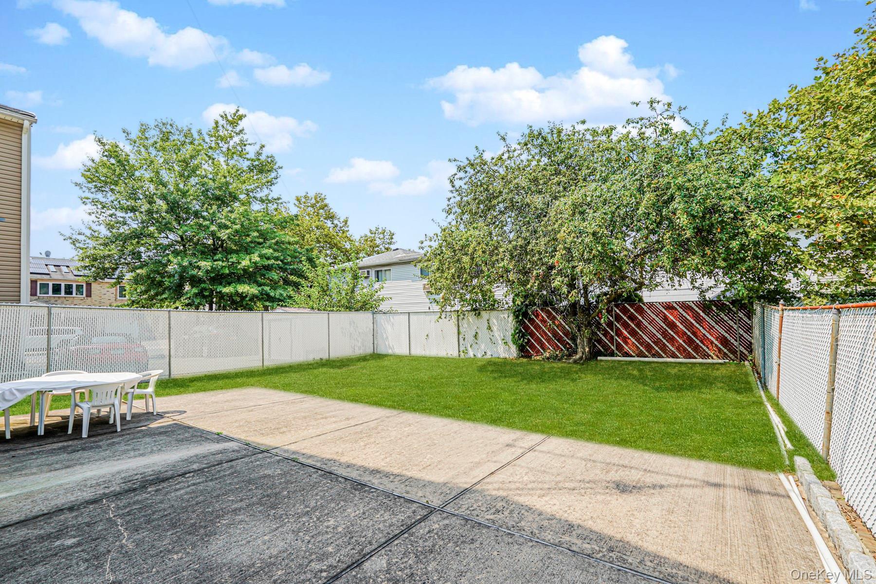 Single Family Middle Loop  Staten Island, NY 10308, MLS-898756-39