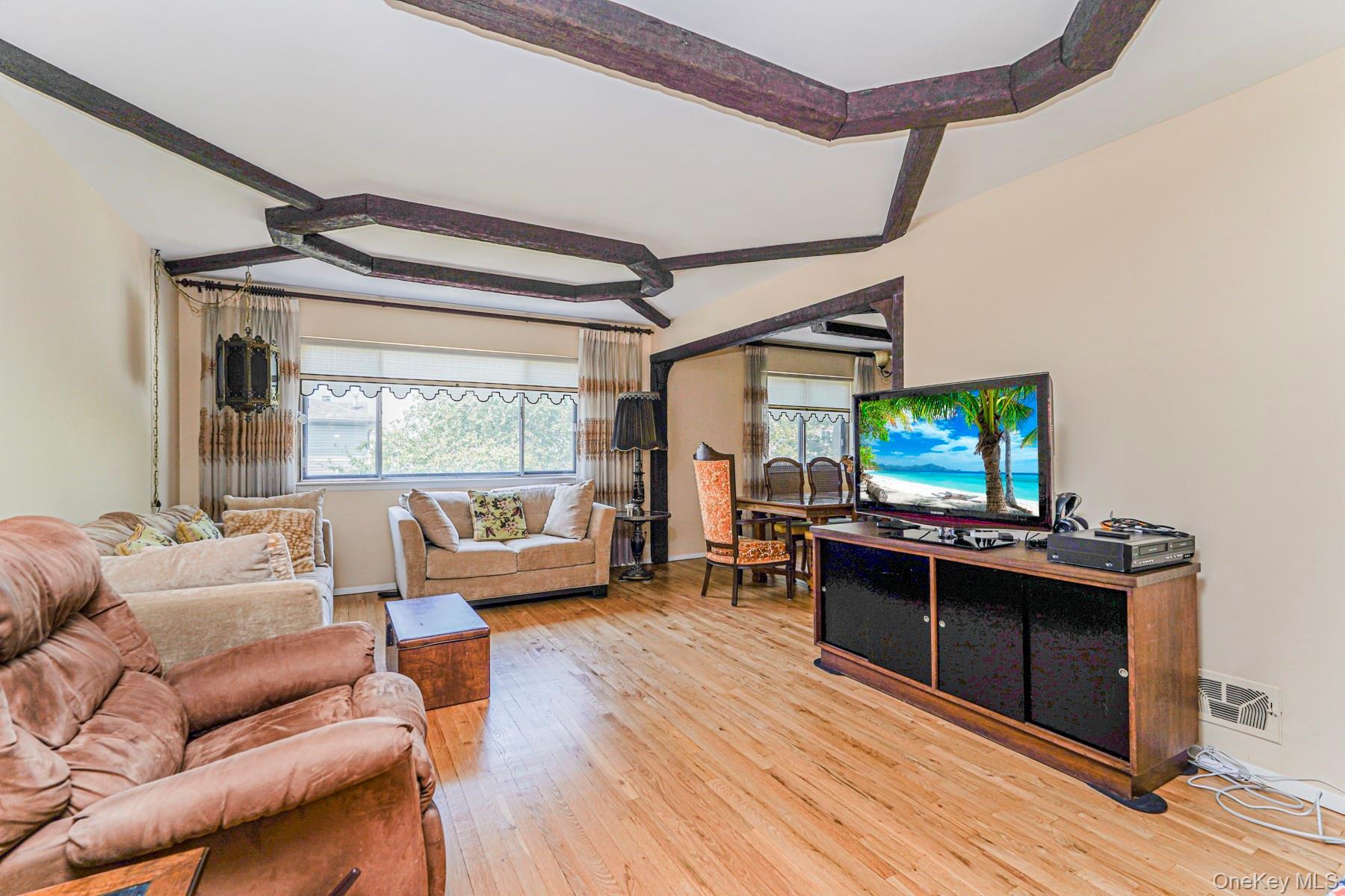 Single Family Middle Loop  Staten Island, NY 10308, MLS-898756-5