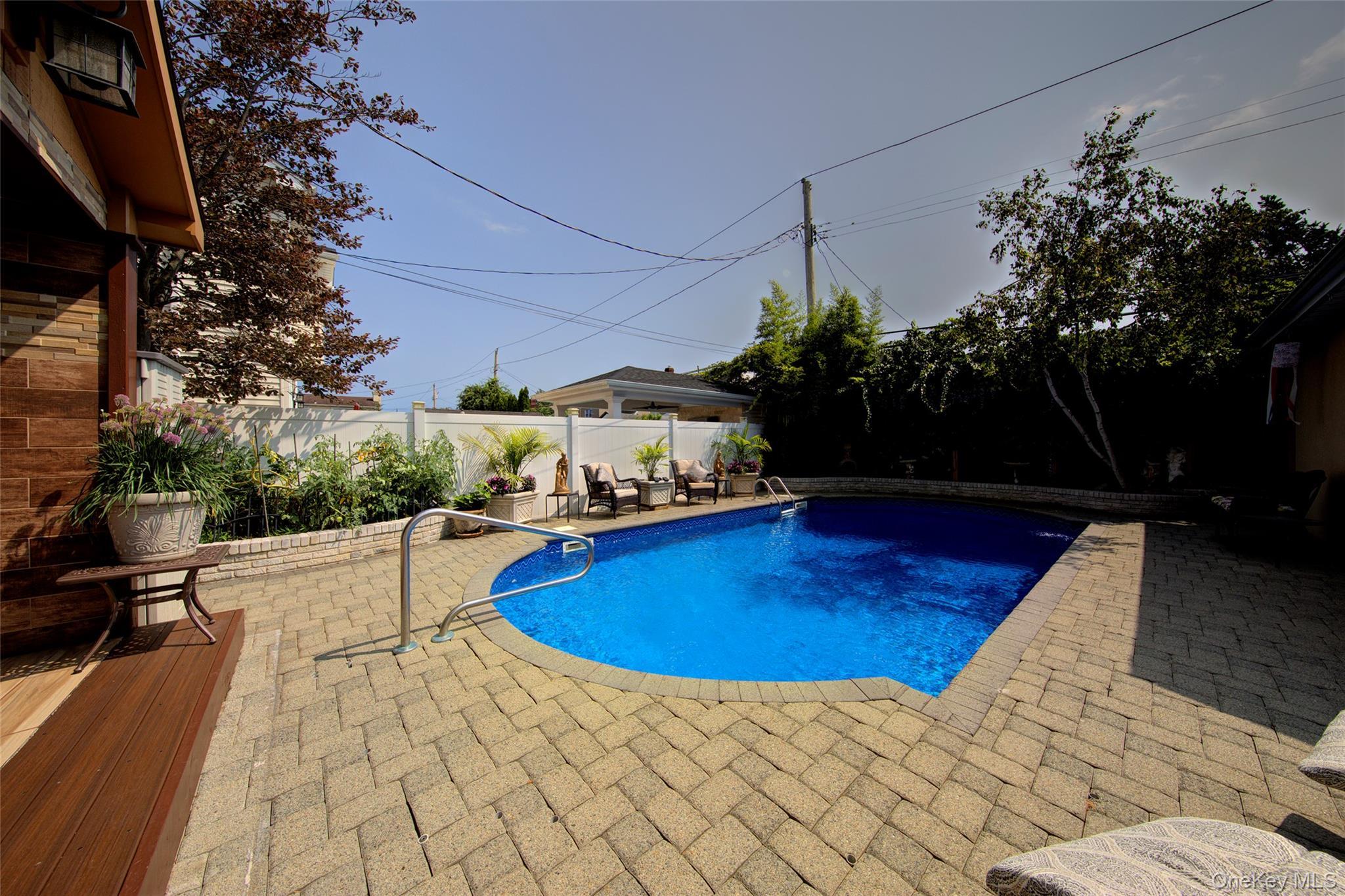 Single Family Glen Nassau County, NY 11010, MLS-898781-35