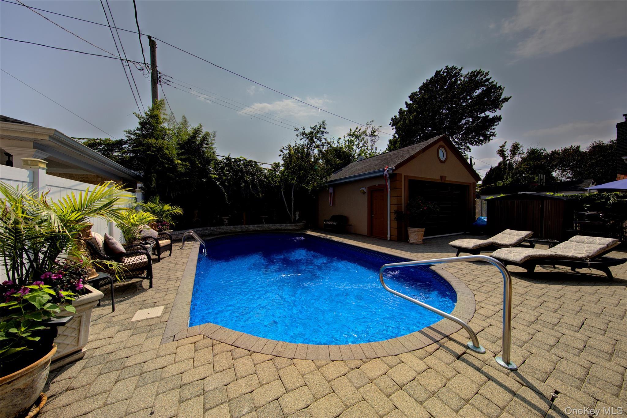 Single Family Glen Nassau County, NY 11010, MLS-898781-36