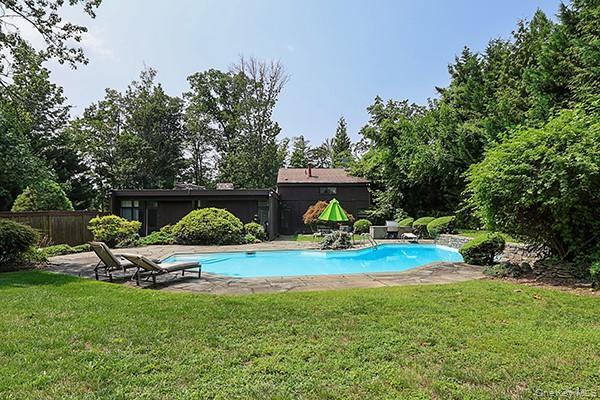 Single Family Arrandale Nassau County, NY 11024, MLS-898900-35