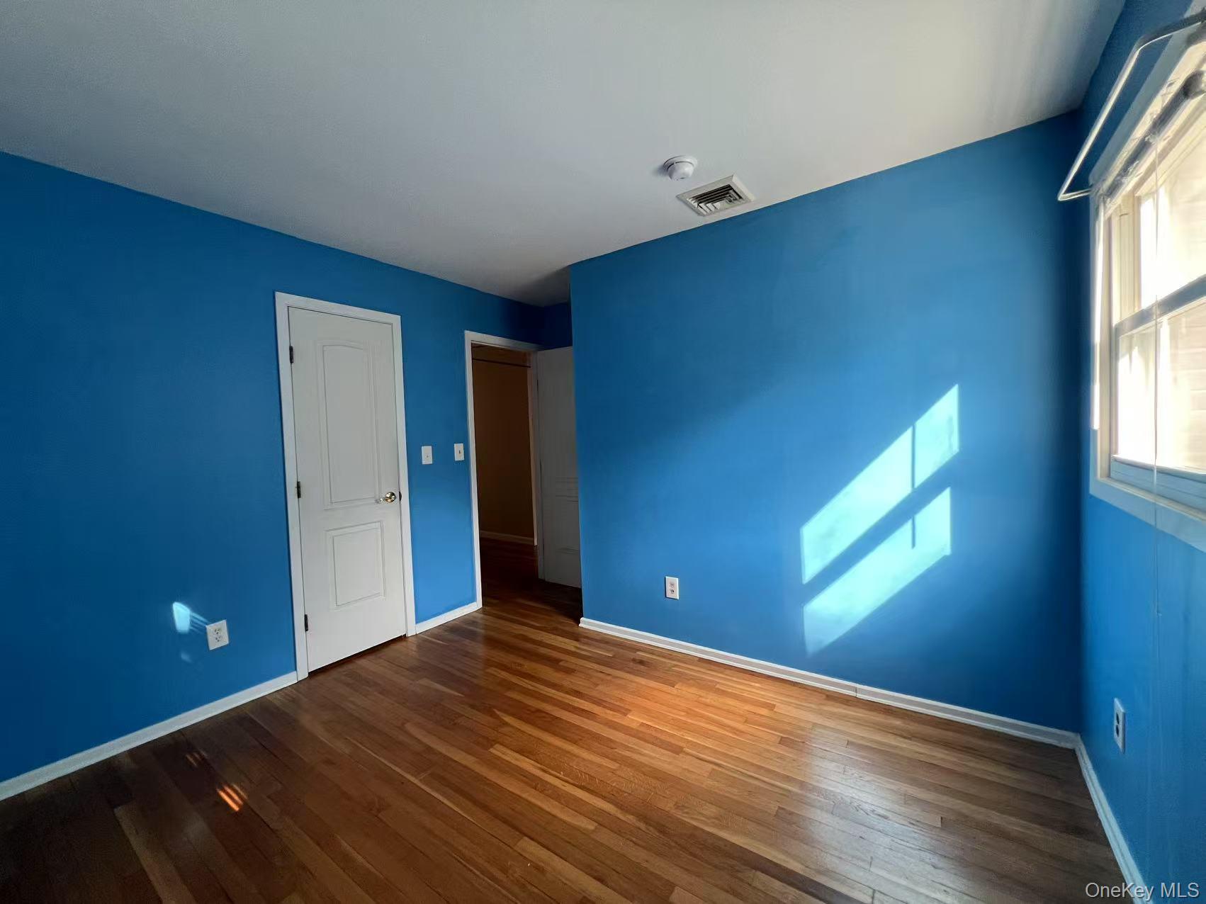 Single Family Glenwood  Suffolk County, NY 11777, MLS-898981-25