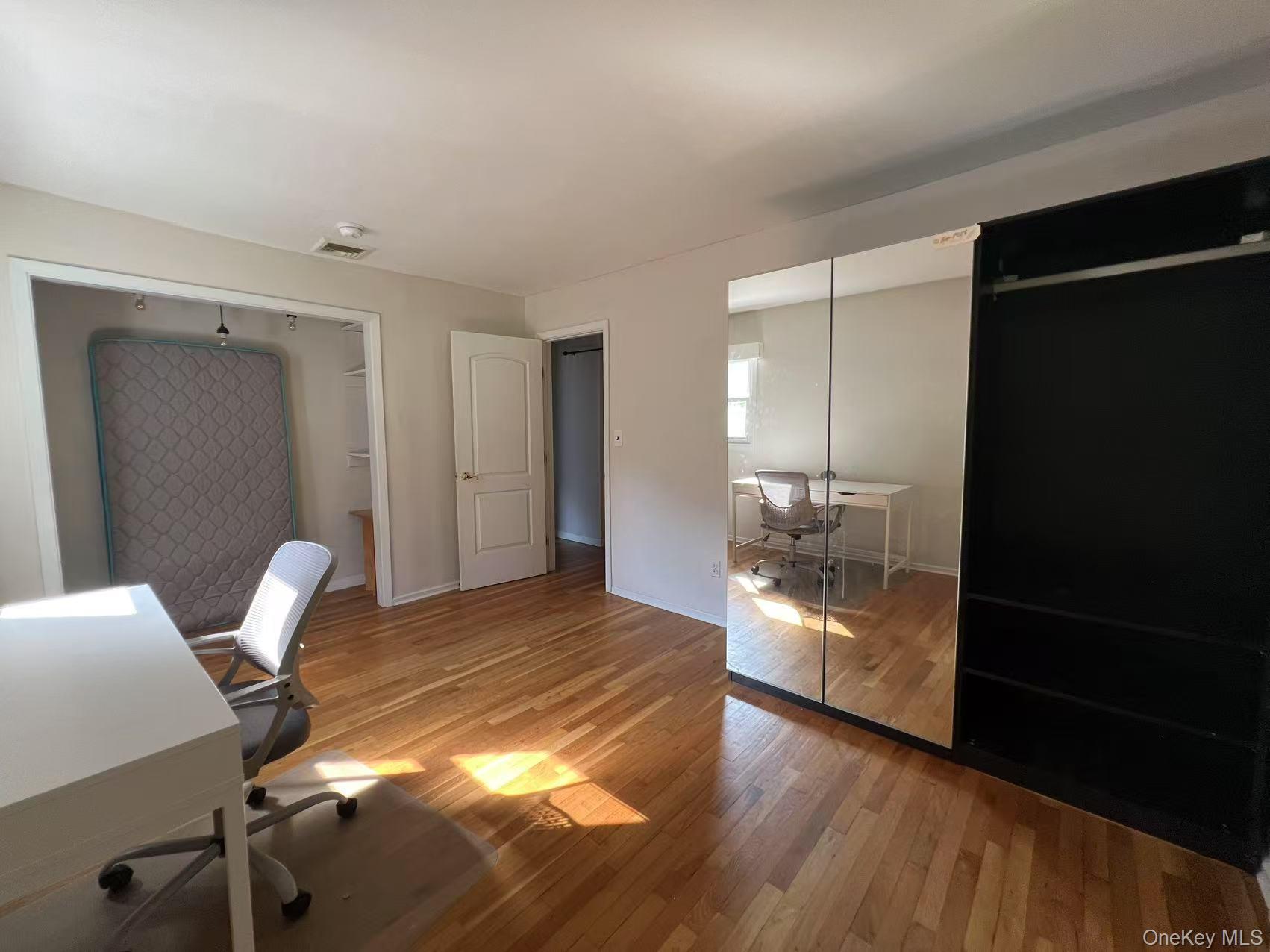 Single Family Glenwood  Suffolk County, NY 11777, MLS-898981-26