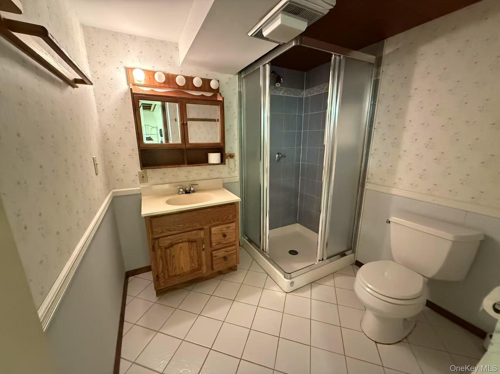 Single Family Glenwood  Suffolk County, NY 11777, MLS-898981-34