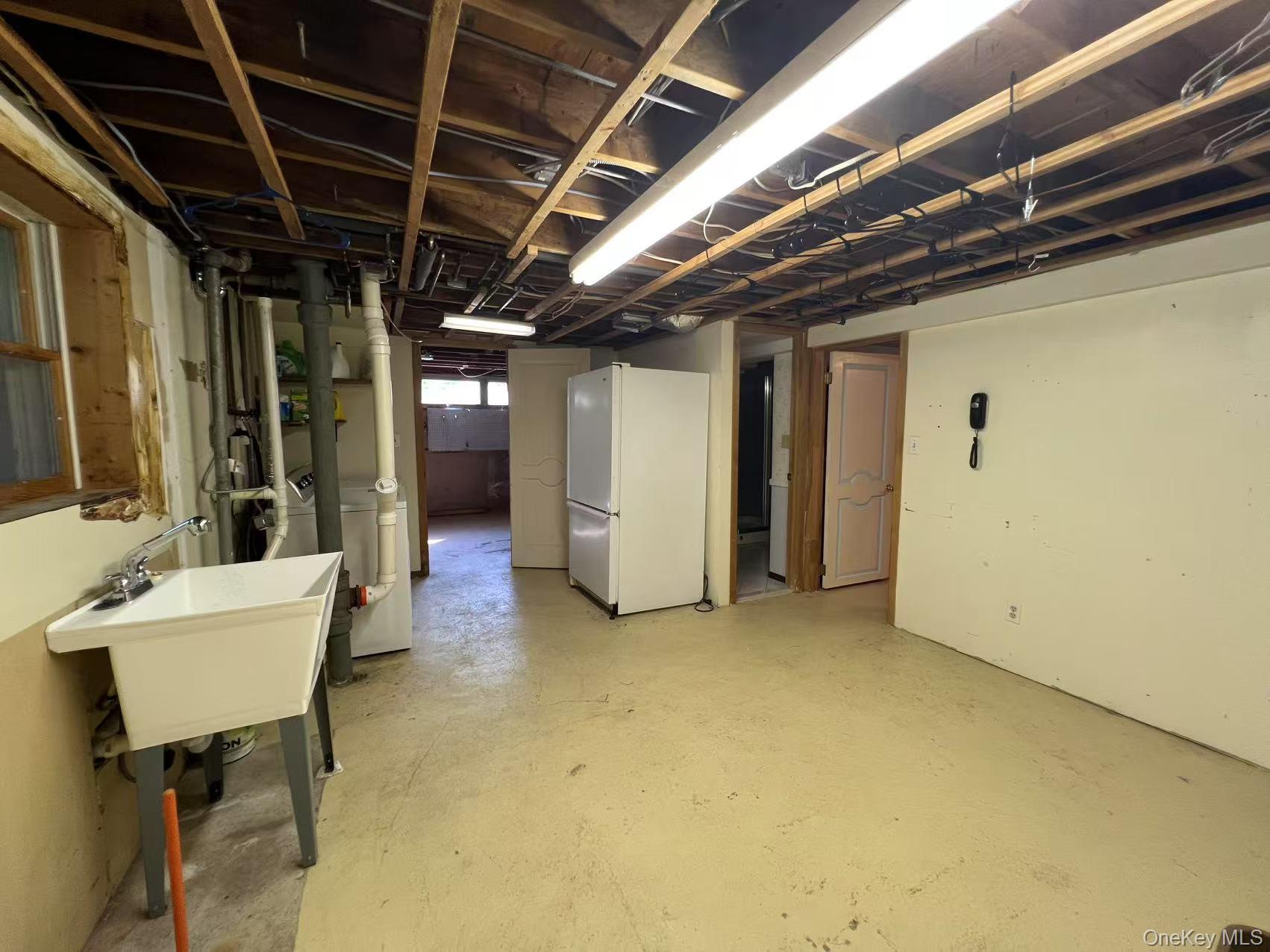 Single Family Glenwood  Suffolk County, NY 11777, MLS-898981-37