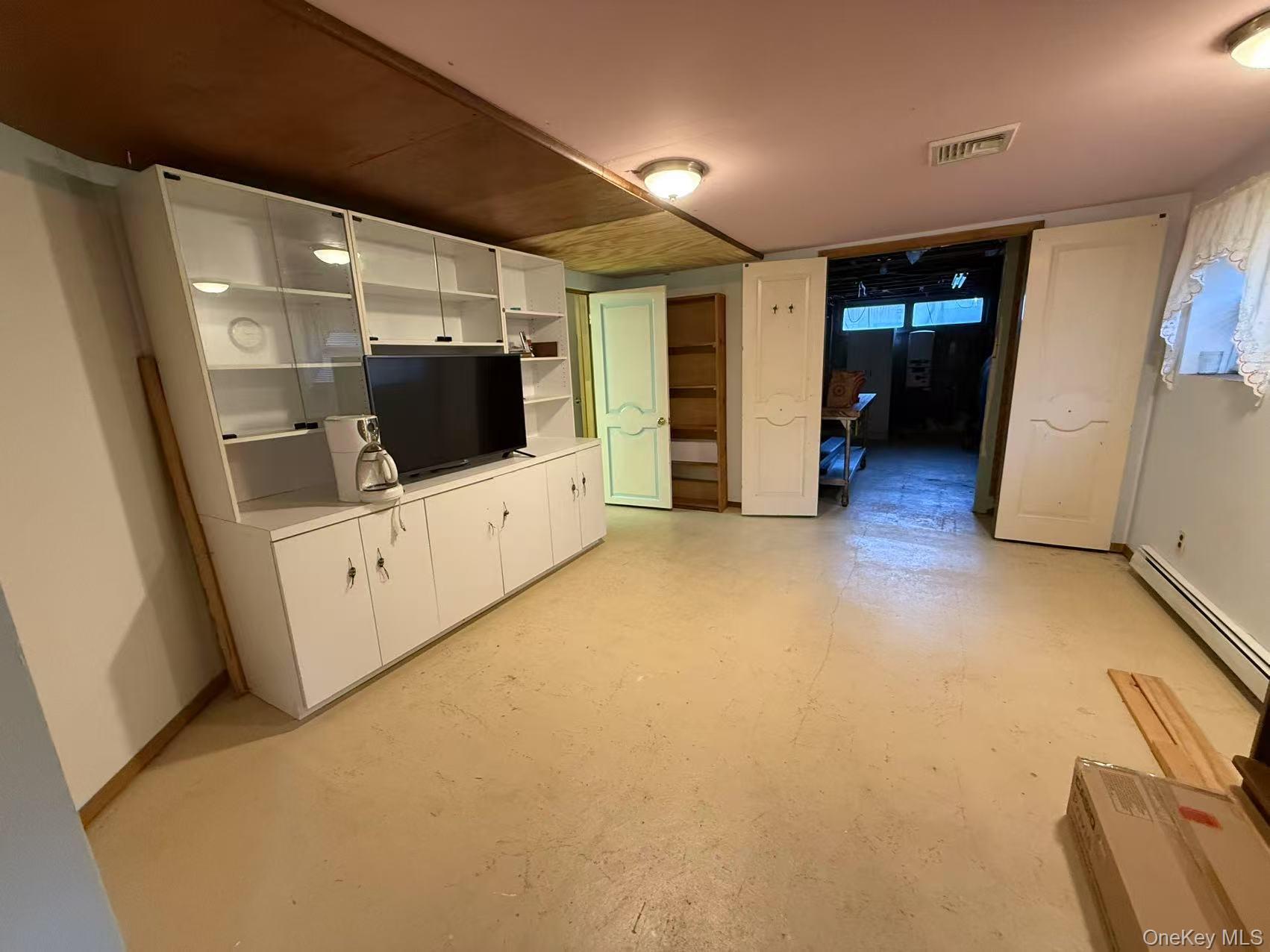 Single Family Glenwood  Suffolk County, NY 11777, MLS-898981-38