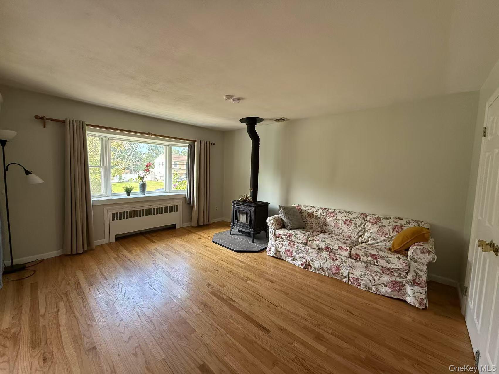 Single Family Glenwood  Suffolk County, NY 11777, MLS-898981-4