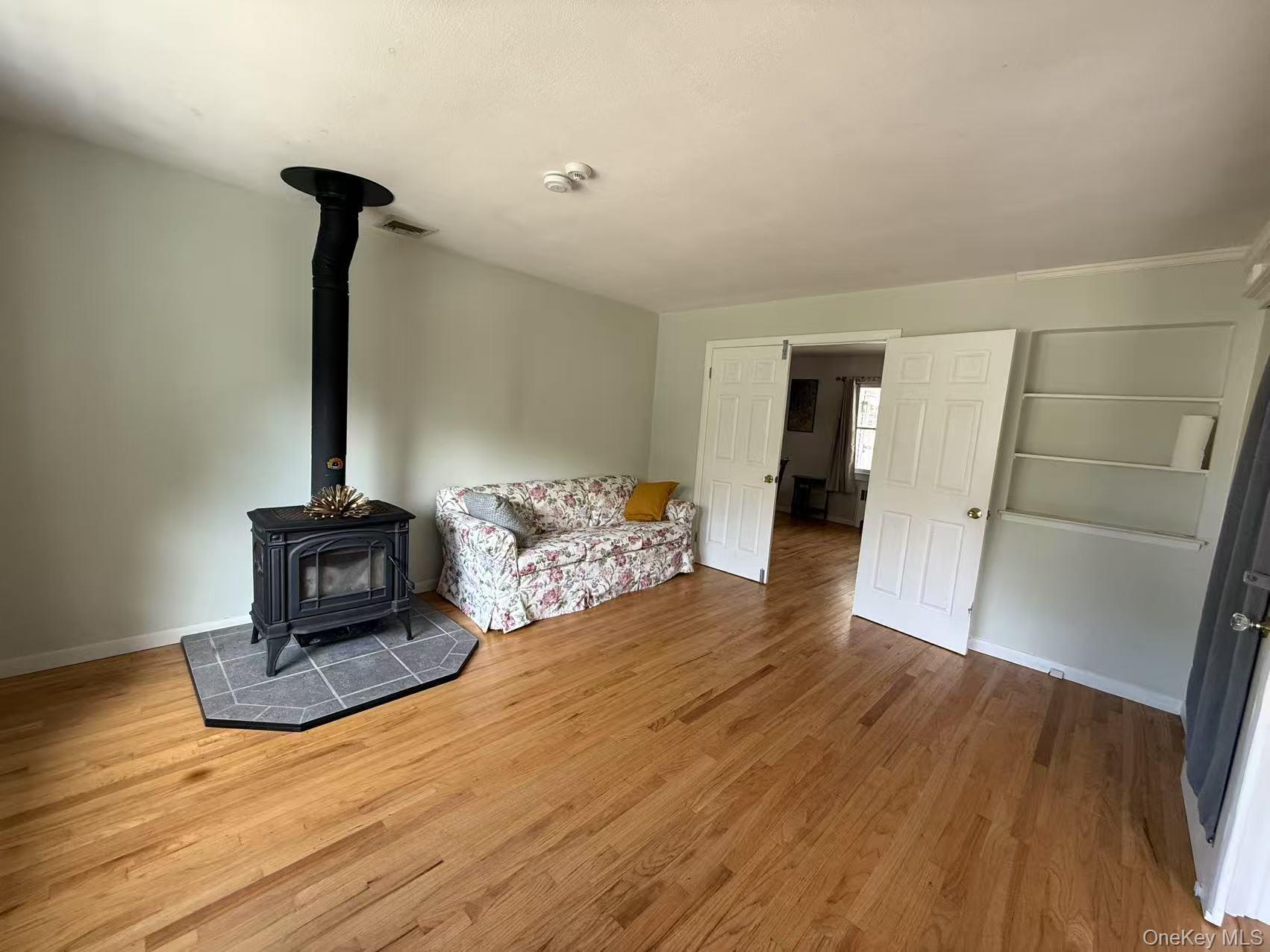 Single Family Glenwood  Suffolk County, NY 11777, MLS-898981-5