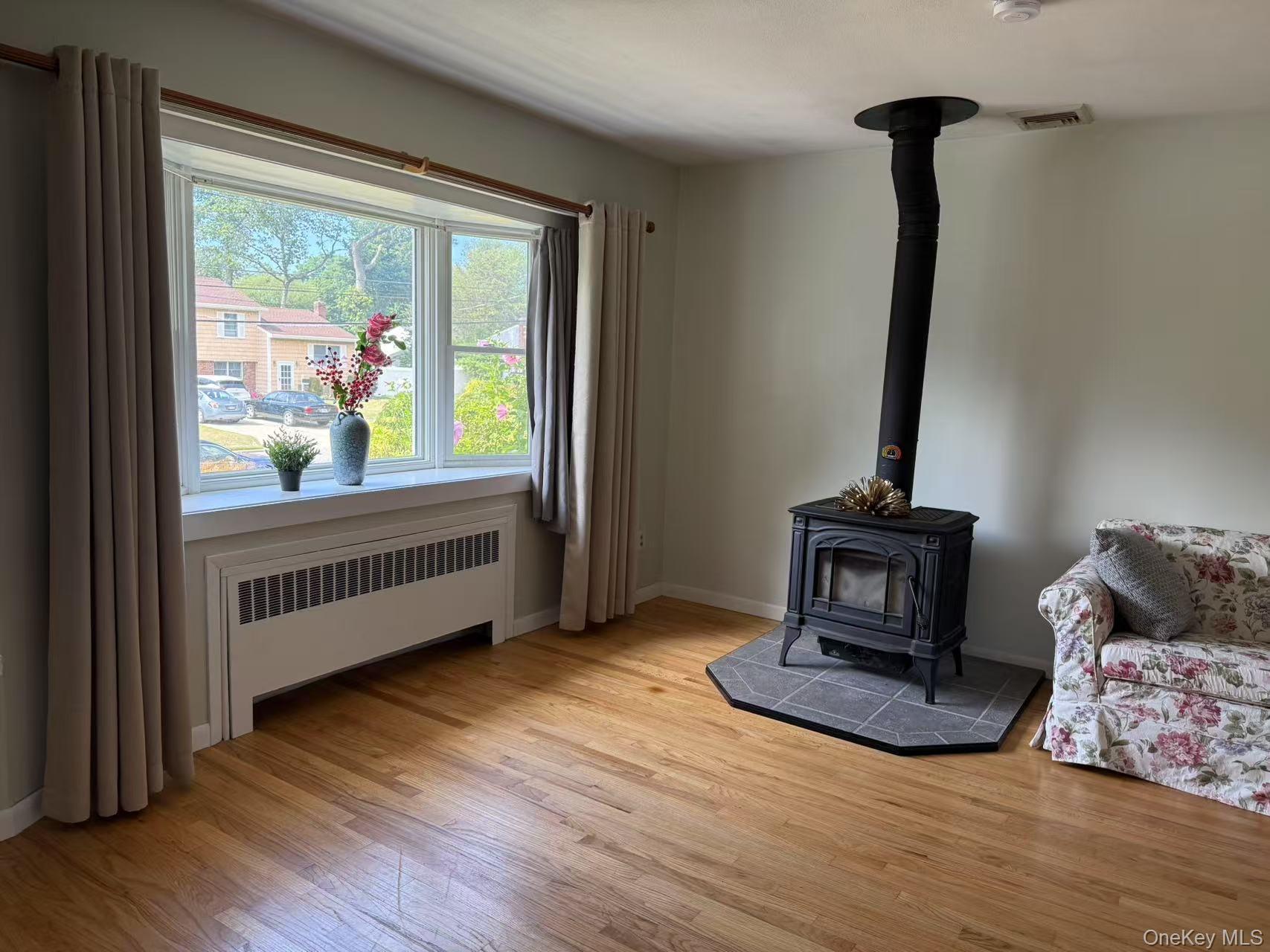 Single Family Glenwood  Suffolk County, NY 11777, MLS-898981-6